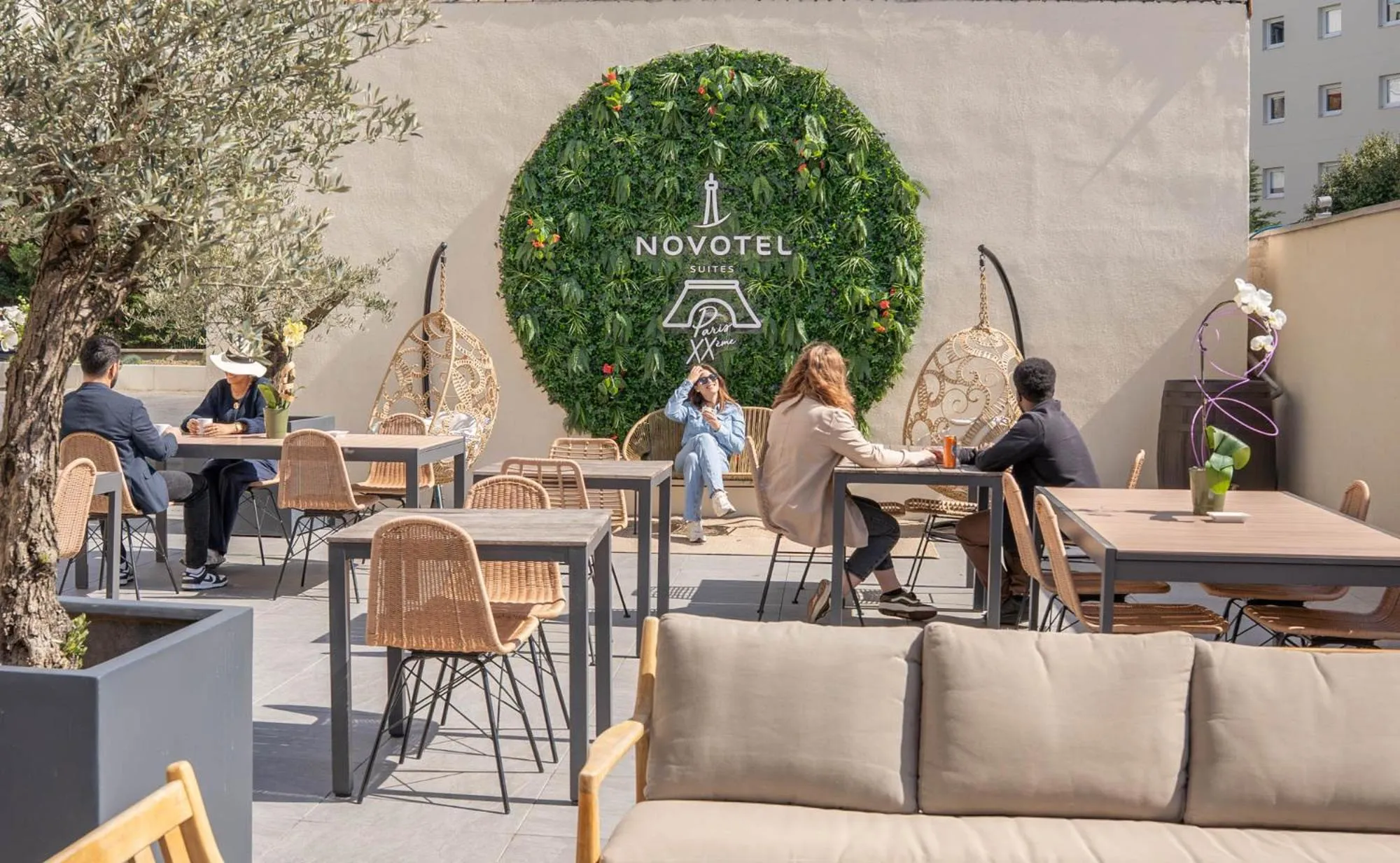 Patio in Novotel Suites Paris Montreuil Vincennes