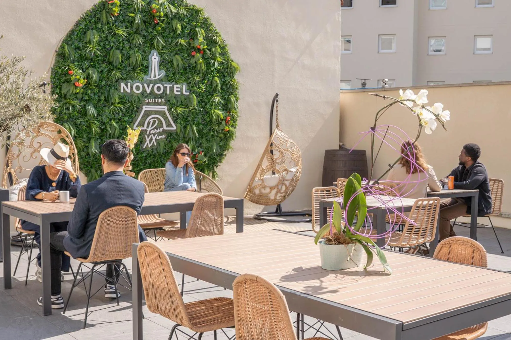 Patio in Novotel Suites Paris Montreuil Vincennes