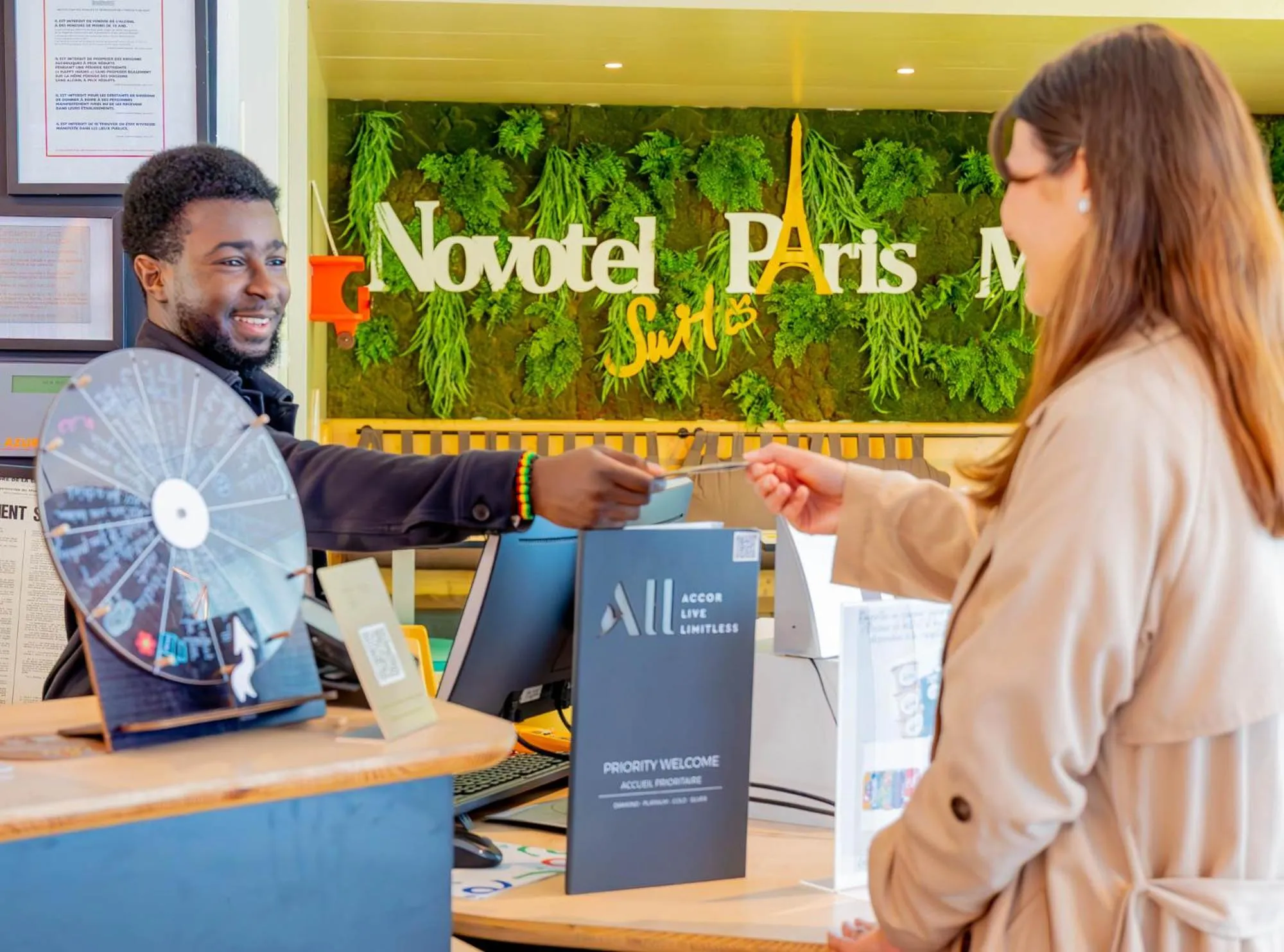 Lobby or reception in Novotel Suites Paris Montreuil Vincennes