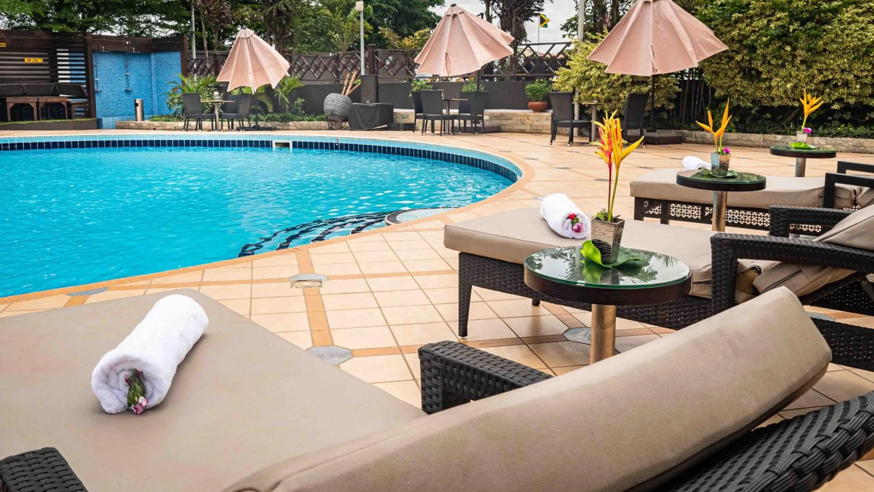 Swimming pool in Oak Plaza Hotels East Airport