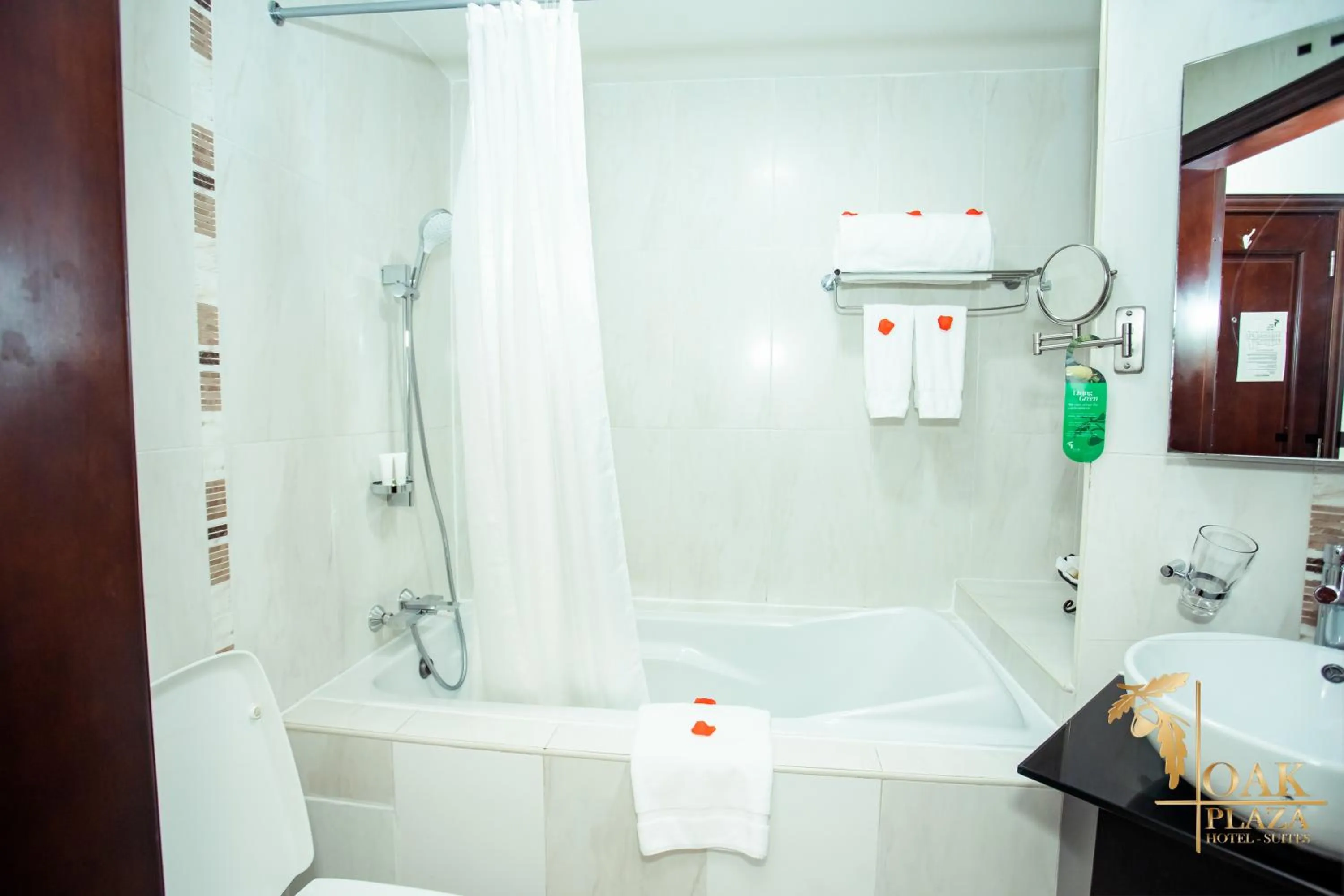 Bathroom in Oak Plaza Hotels East Airport