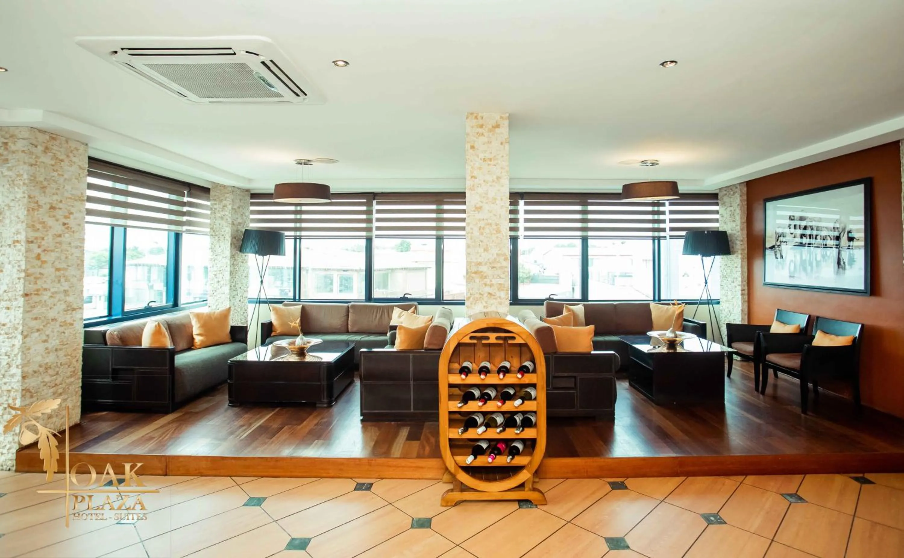 Lounge or bar in Oak Plaza Hotels East Airport