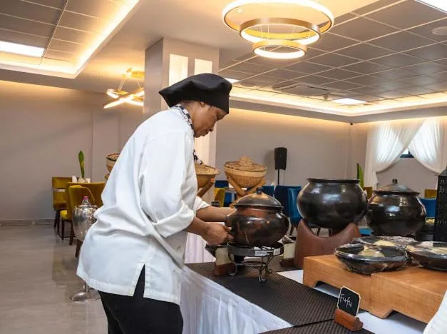 Food and drinks in Oak Plaza Hotels East Airport