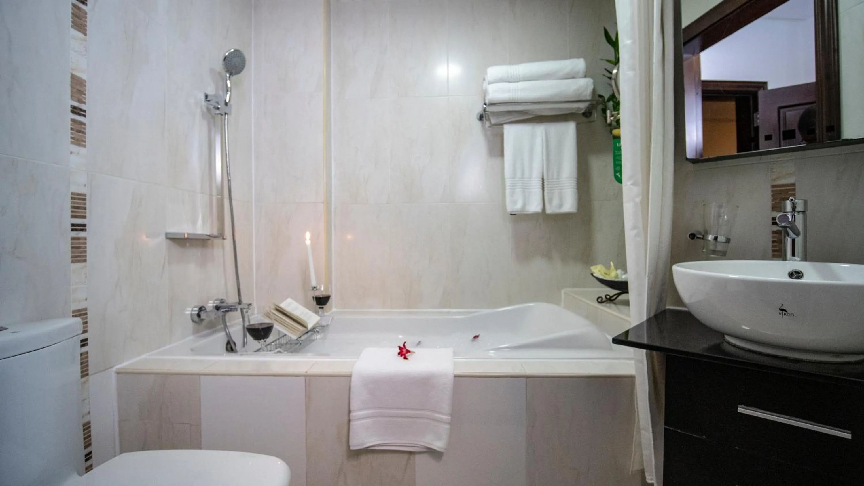 Bathroom in Oak Plaza Hotels East Airport