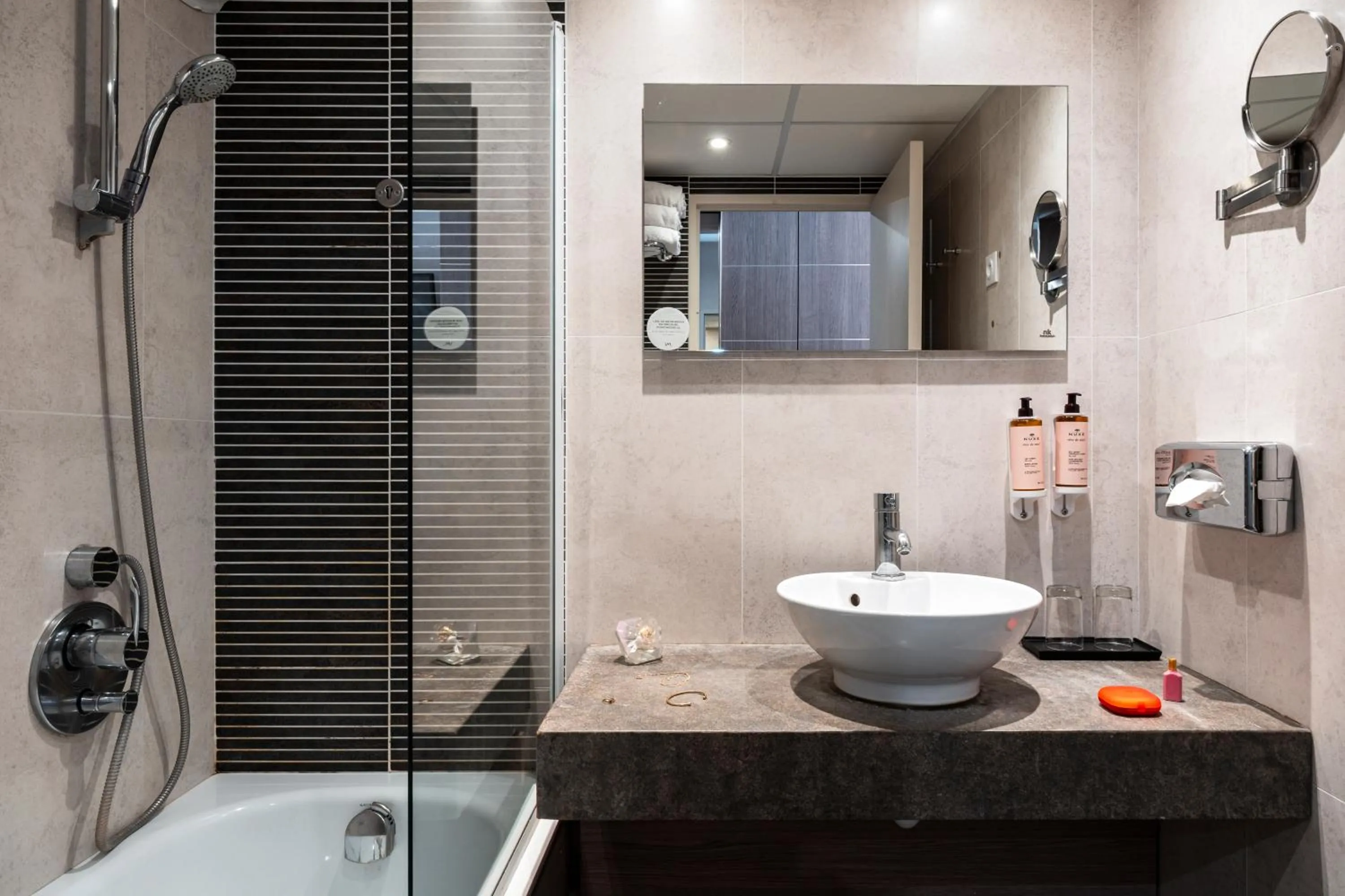 Bathroom in Mercure Bayeux Omaha Beach