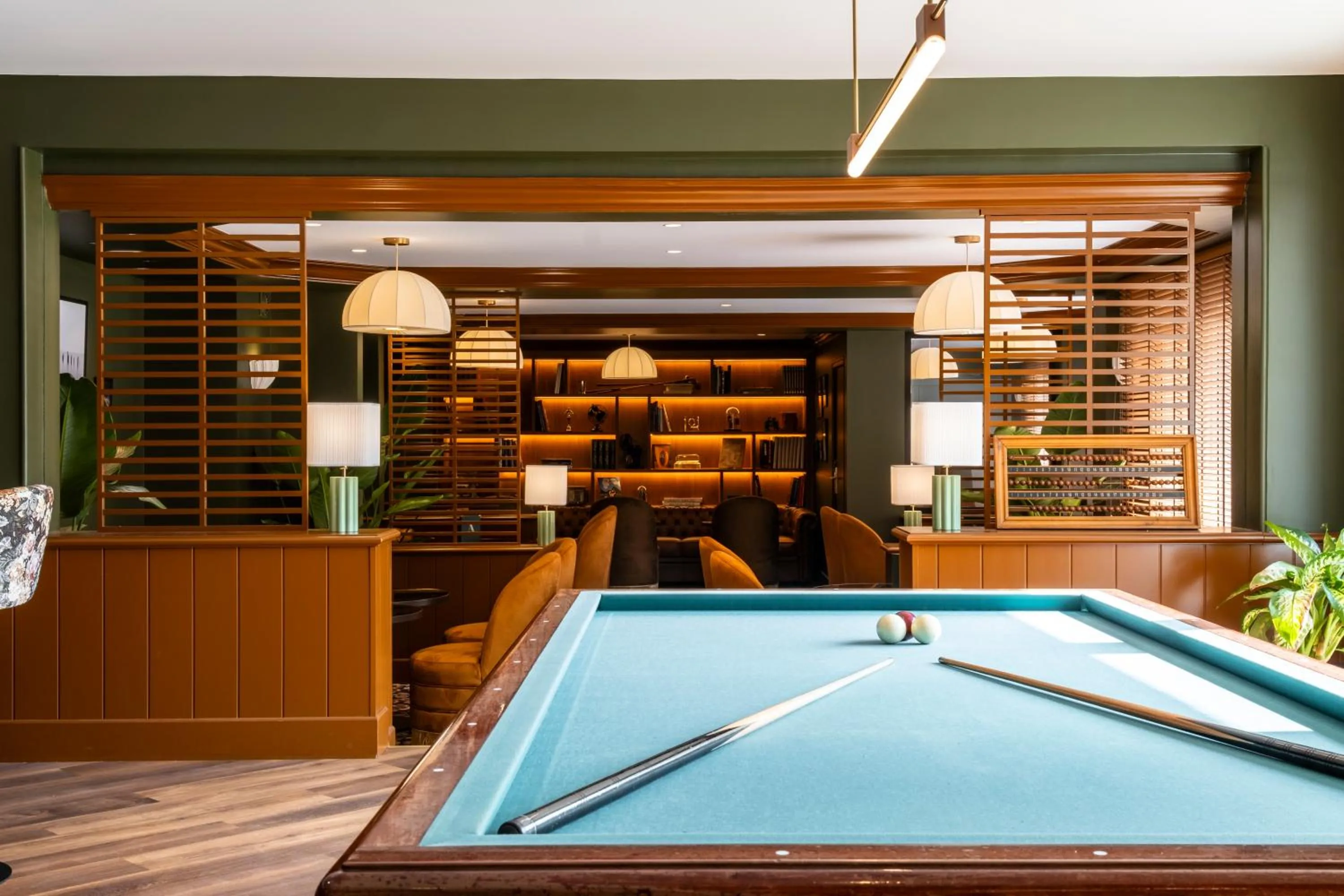 Lounge or bar in Mercure Bayeux Omaha Beach