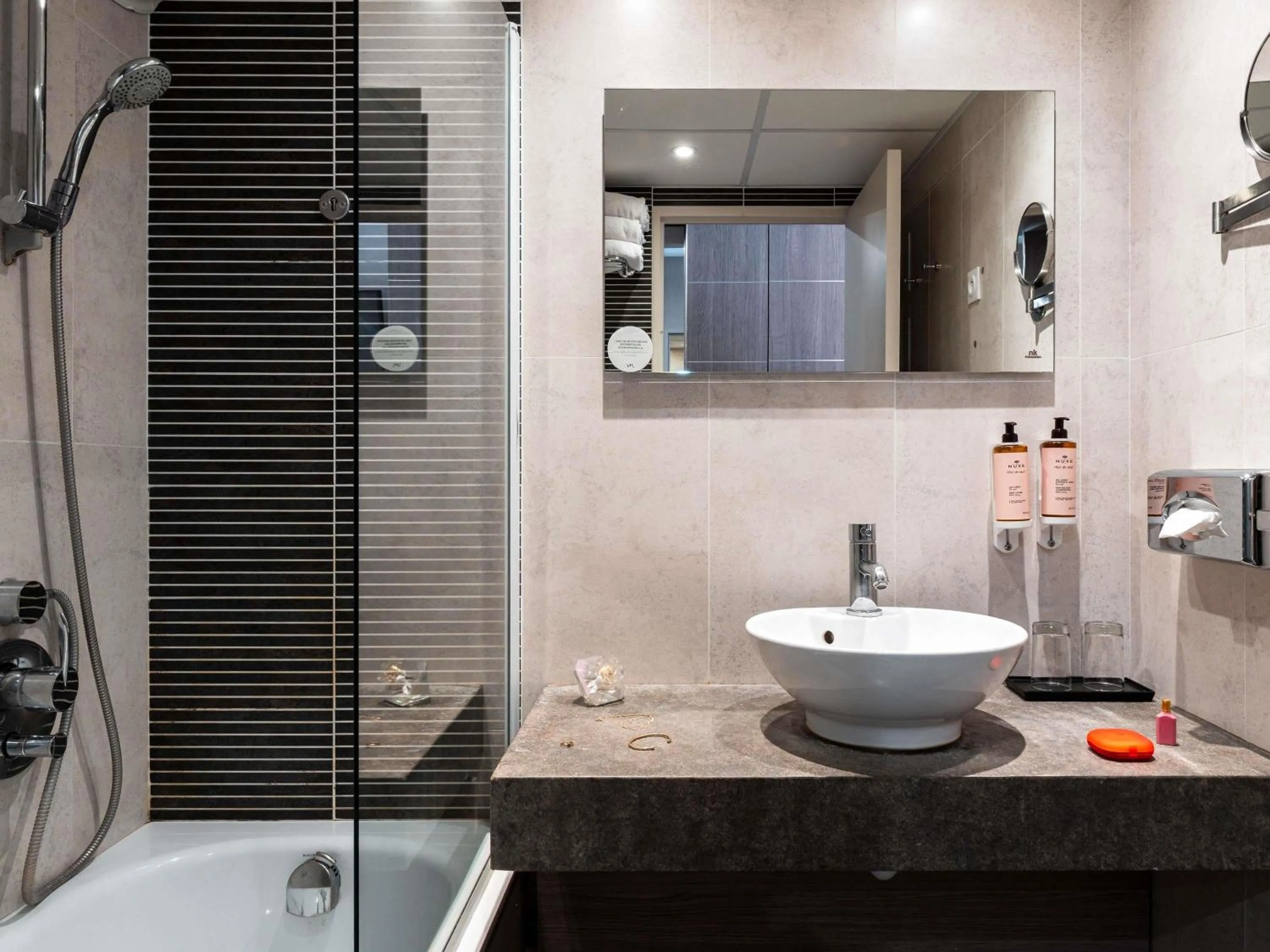 Bedroom in Mercure Bayeux Omaha Beach