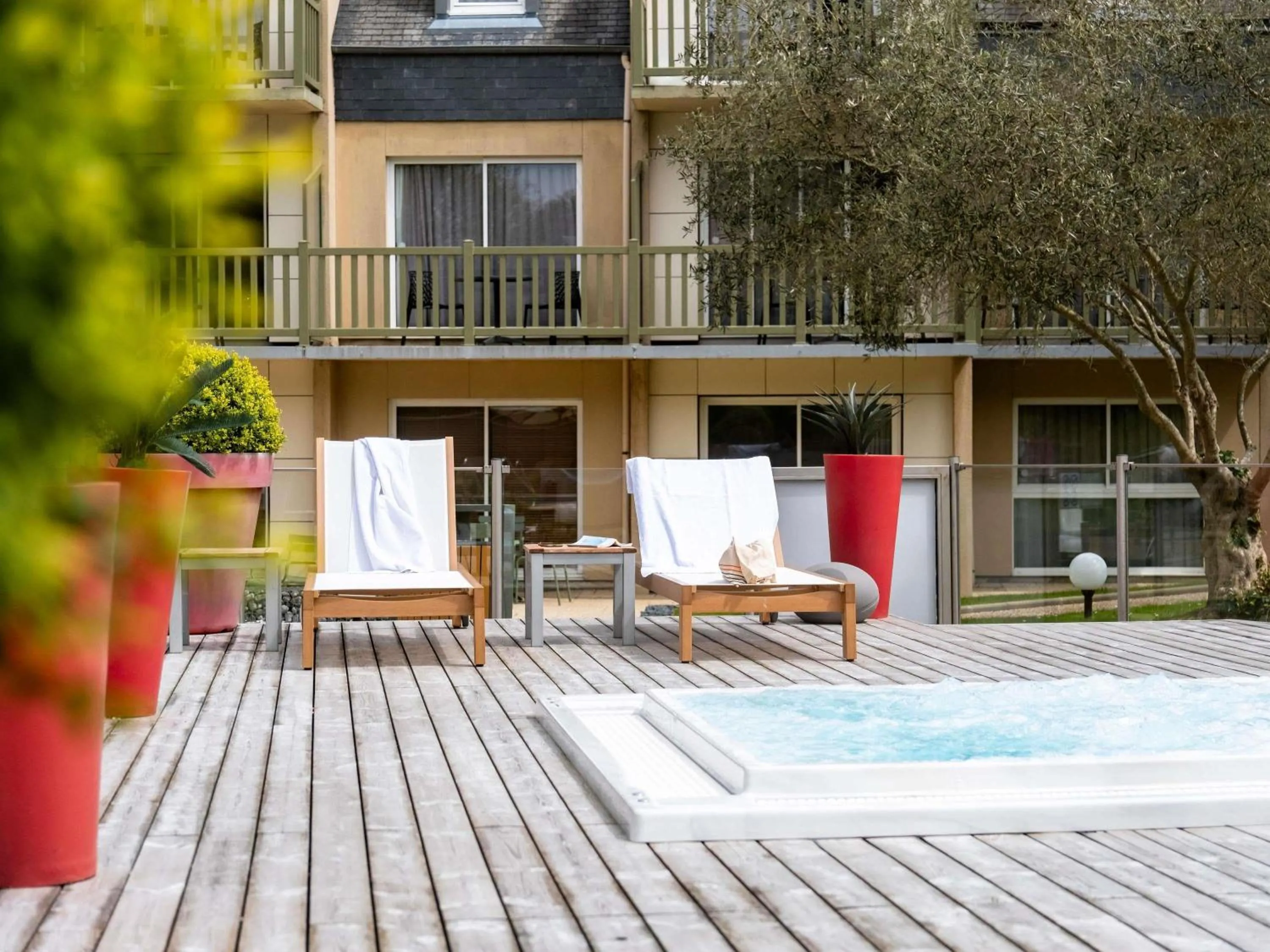 Pool view in Mercure Bayeux Omaha Beach