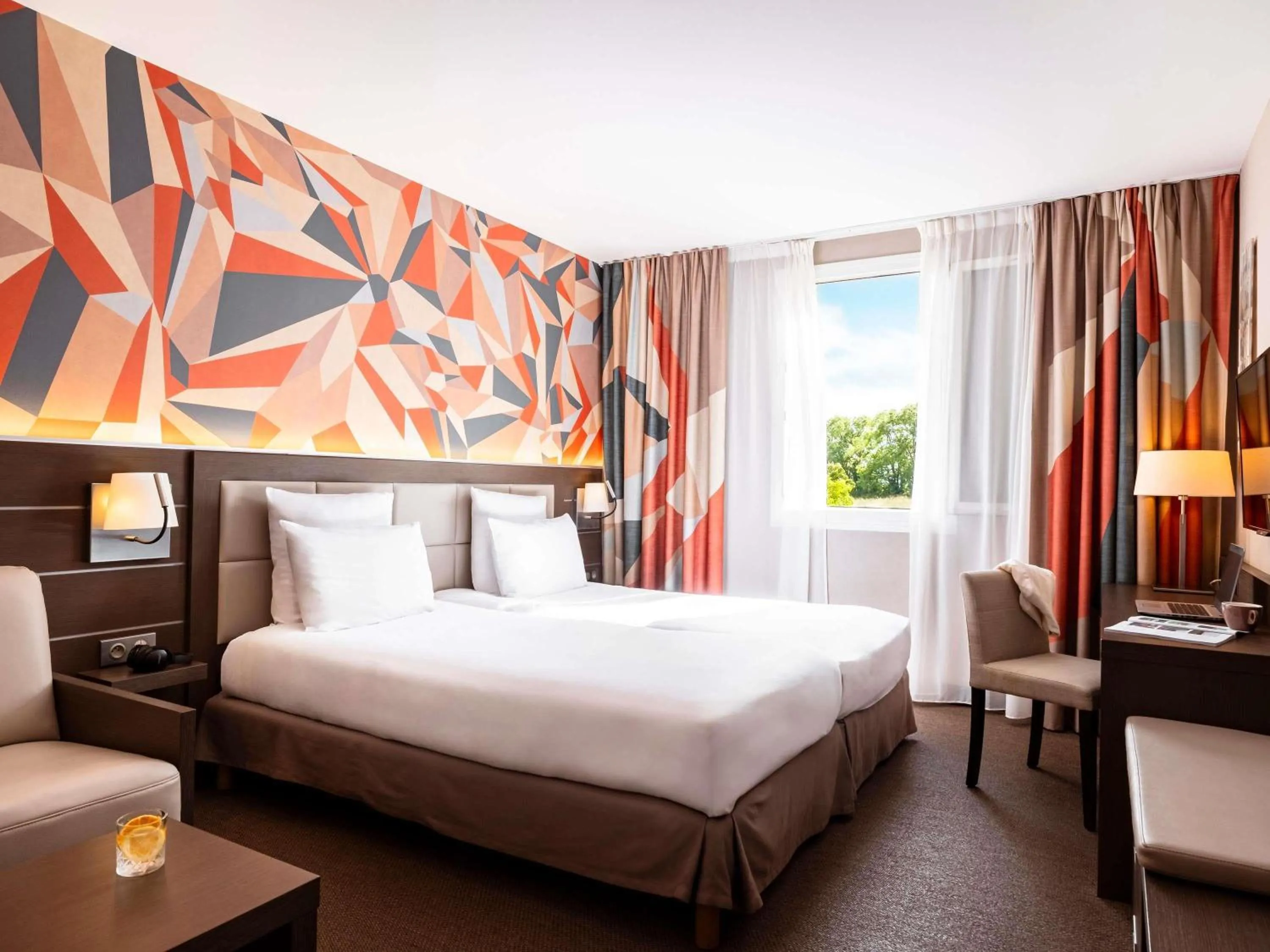 Bedroom, Bed in Mercure Bayeux Omaha Beach