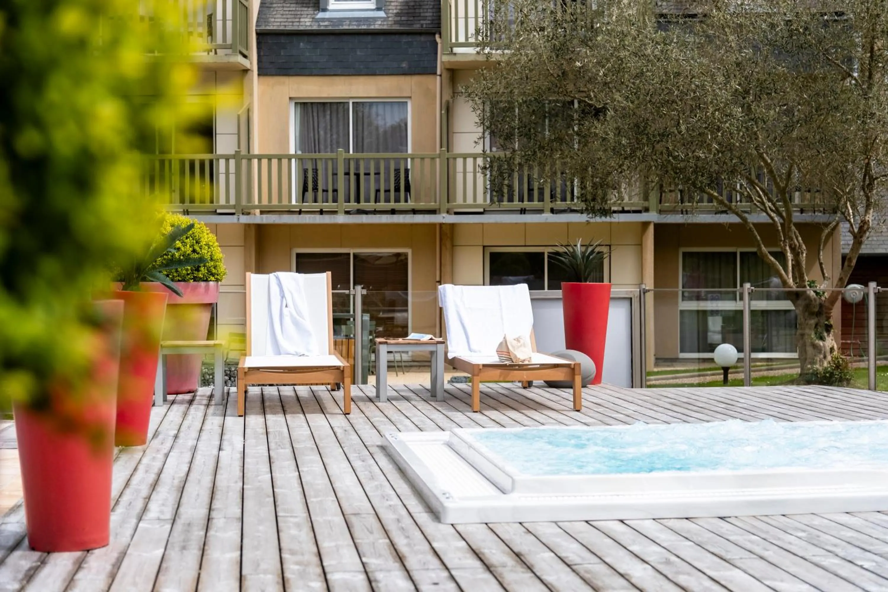 Hot Tub in Mercure Bayeux Omaha Beach