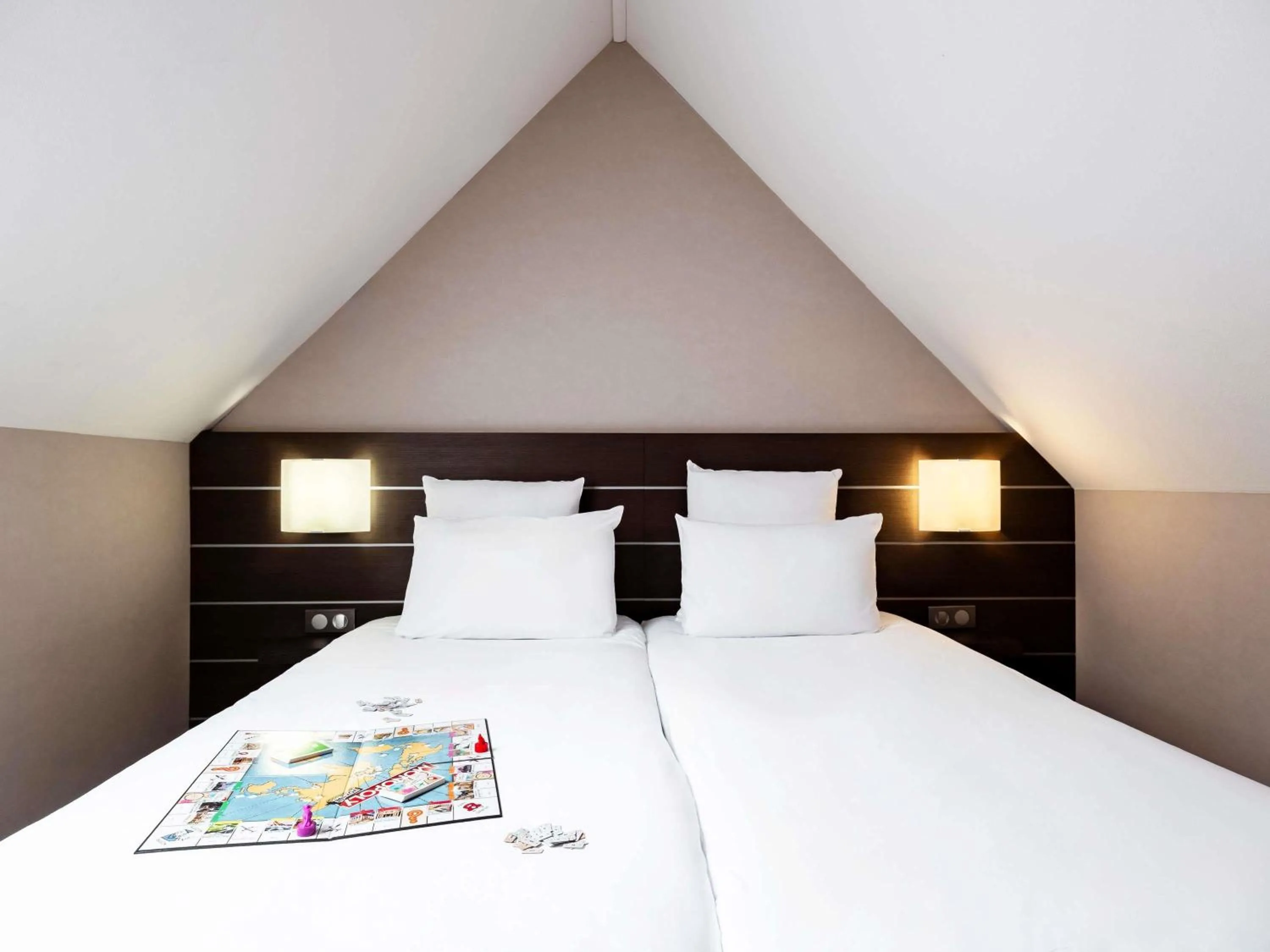 Bedroom, Bed in Mercure Bayeux Omaha Beach