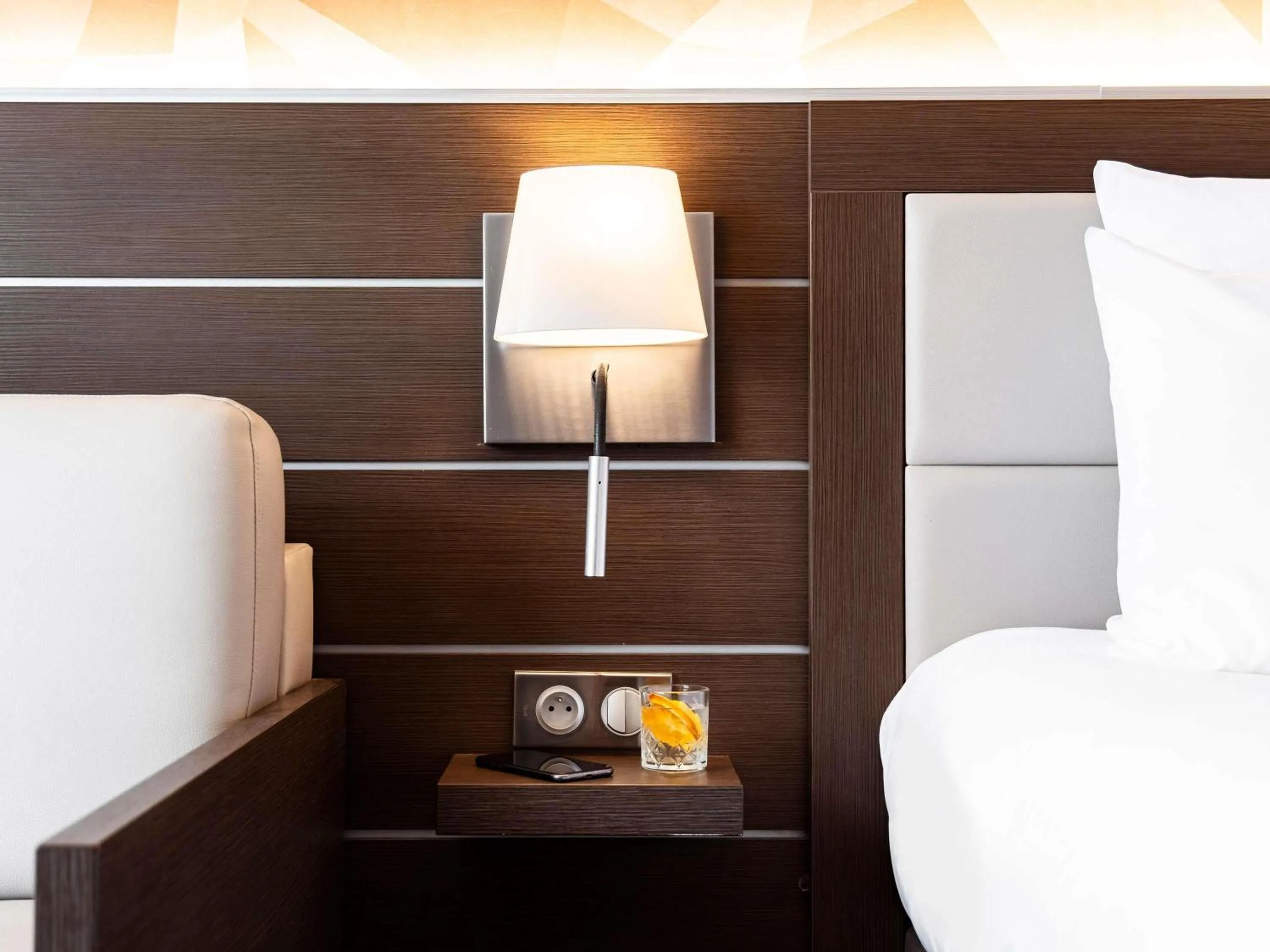 Bedroom, Bed in Mercure Bayeux Omaha Beach