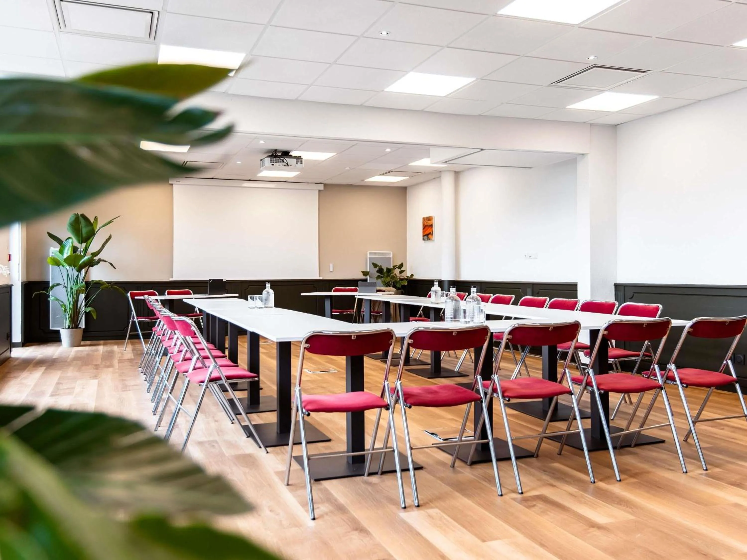 Meeting/conference room in Mercure Bayeux Omaha Beach