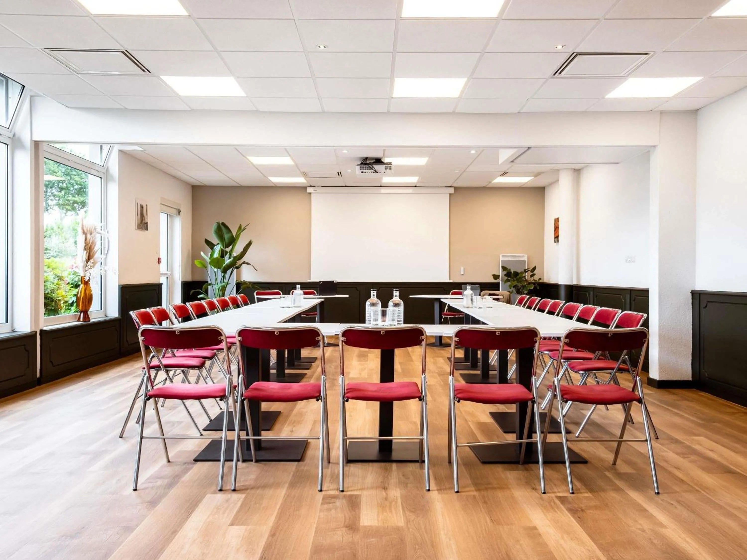 Meeting/conference room in Mercure Bayeux Omaha Beach