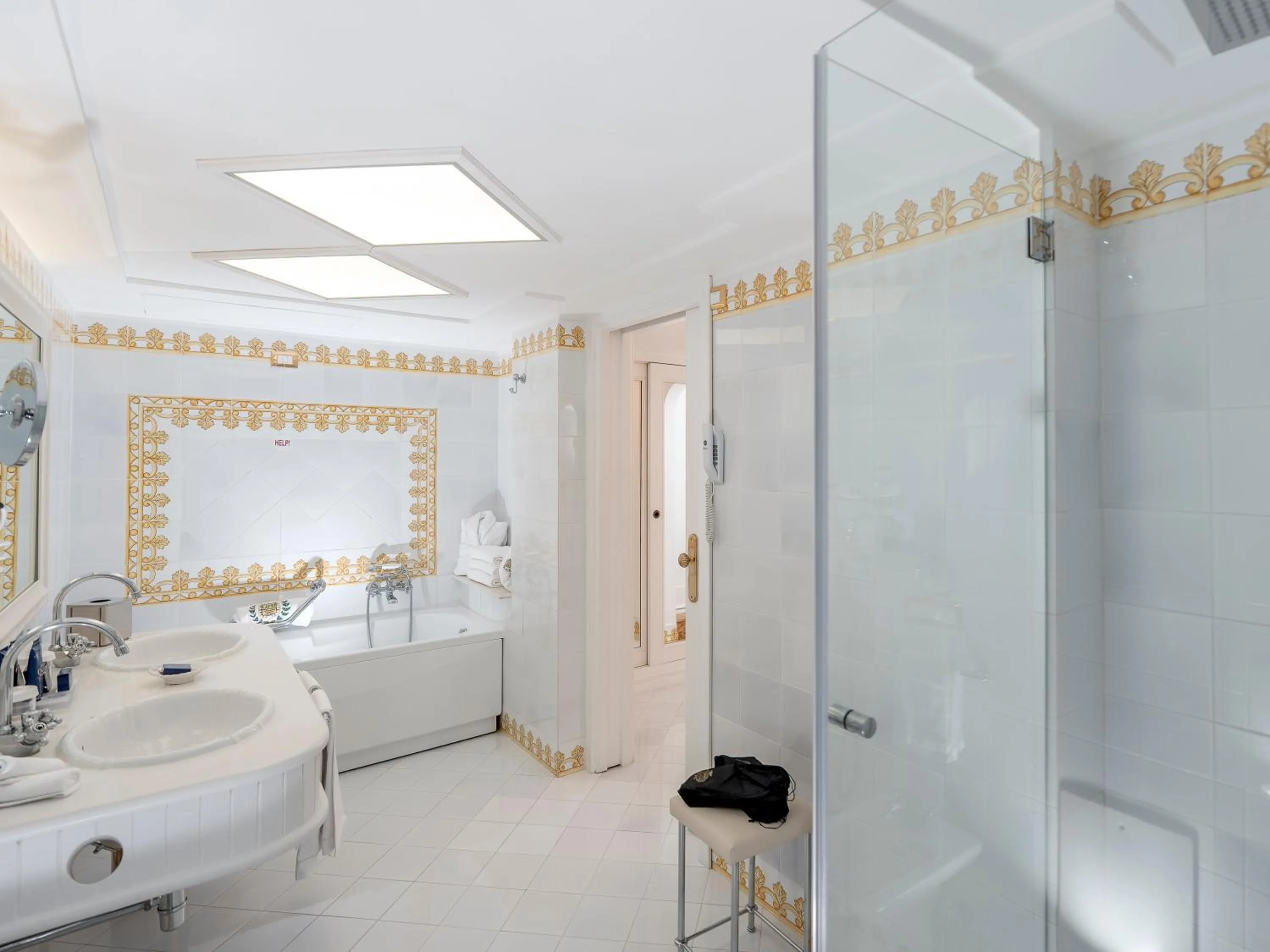 Shower in Hotel Quisisana