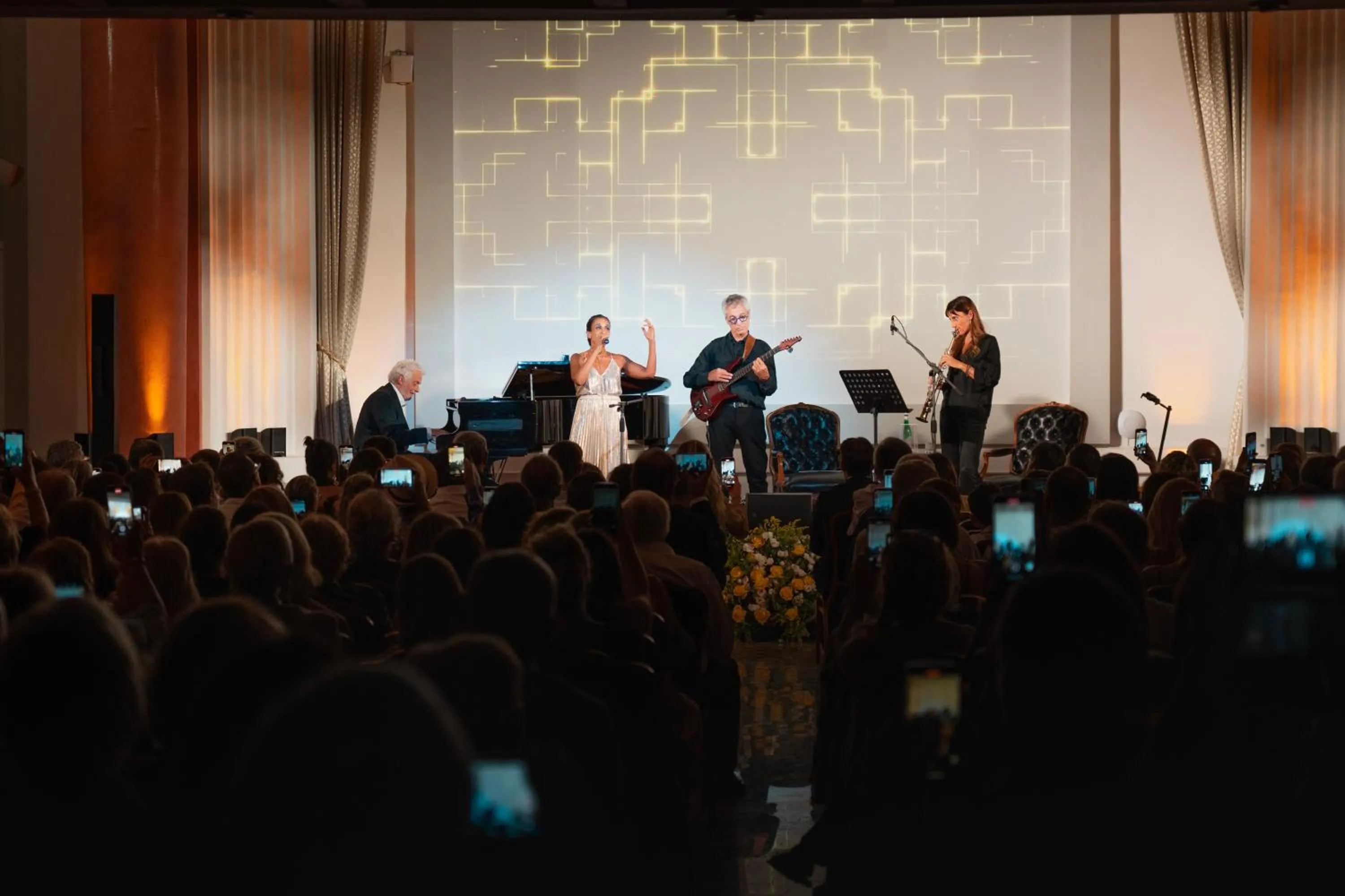Evening entertainment in Hotel Quisisana