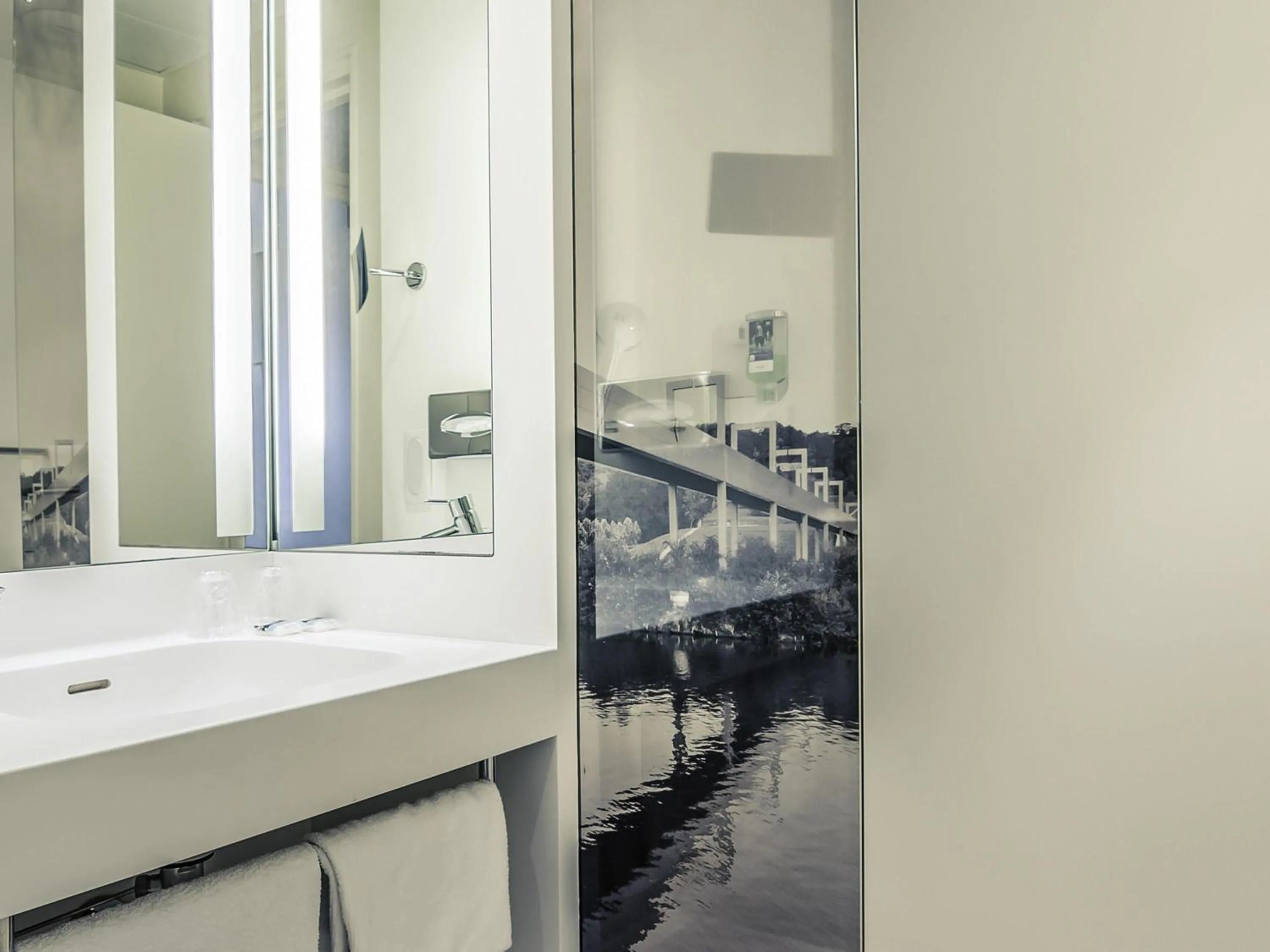 Bedroom in Mercure Cergy Pontoise Centre