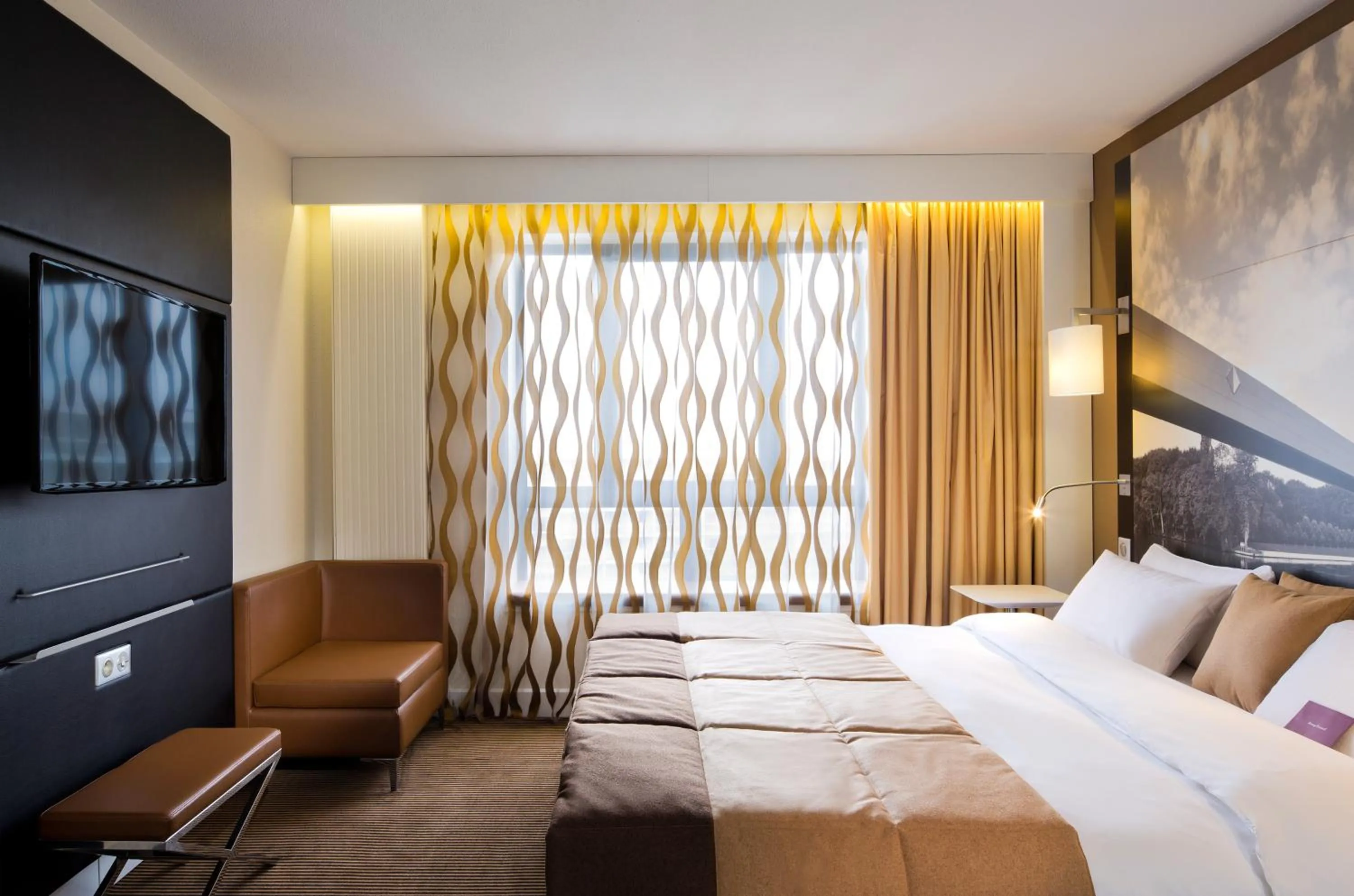 Bedroom, Bed in Mercure Cergy Pontoise Centre