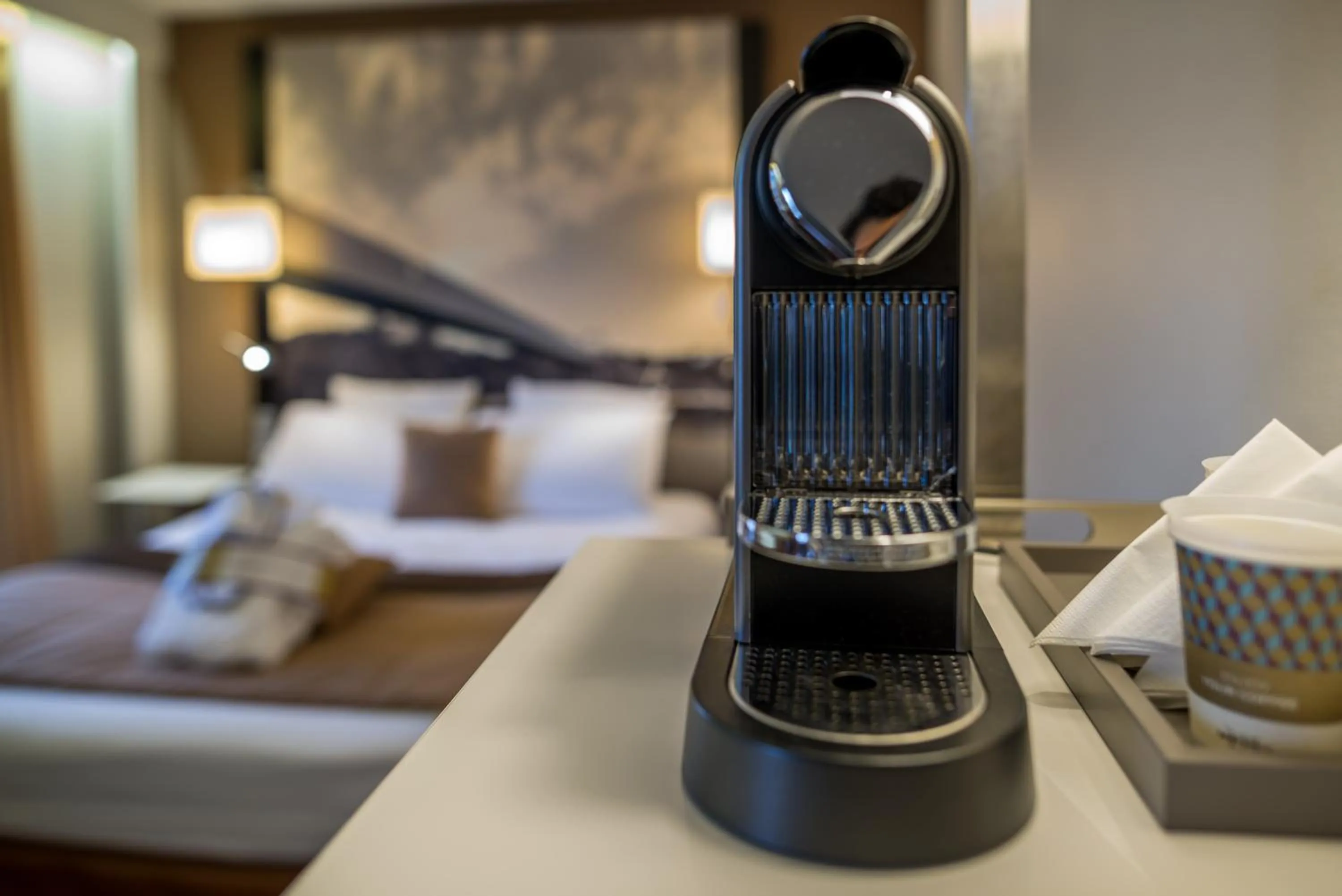 Coffee/tea facilities, Bed in Mercure Cergy Pontoise Centre