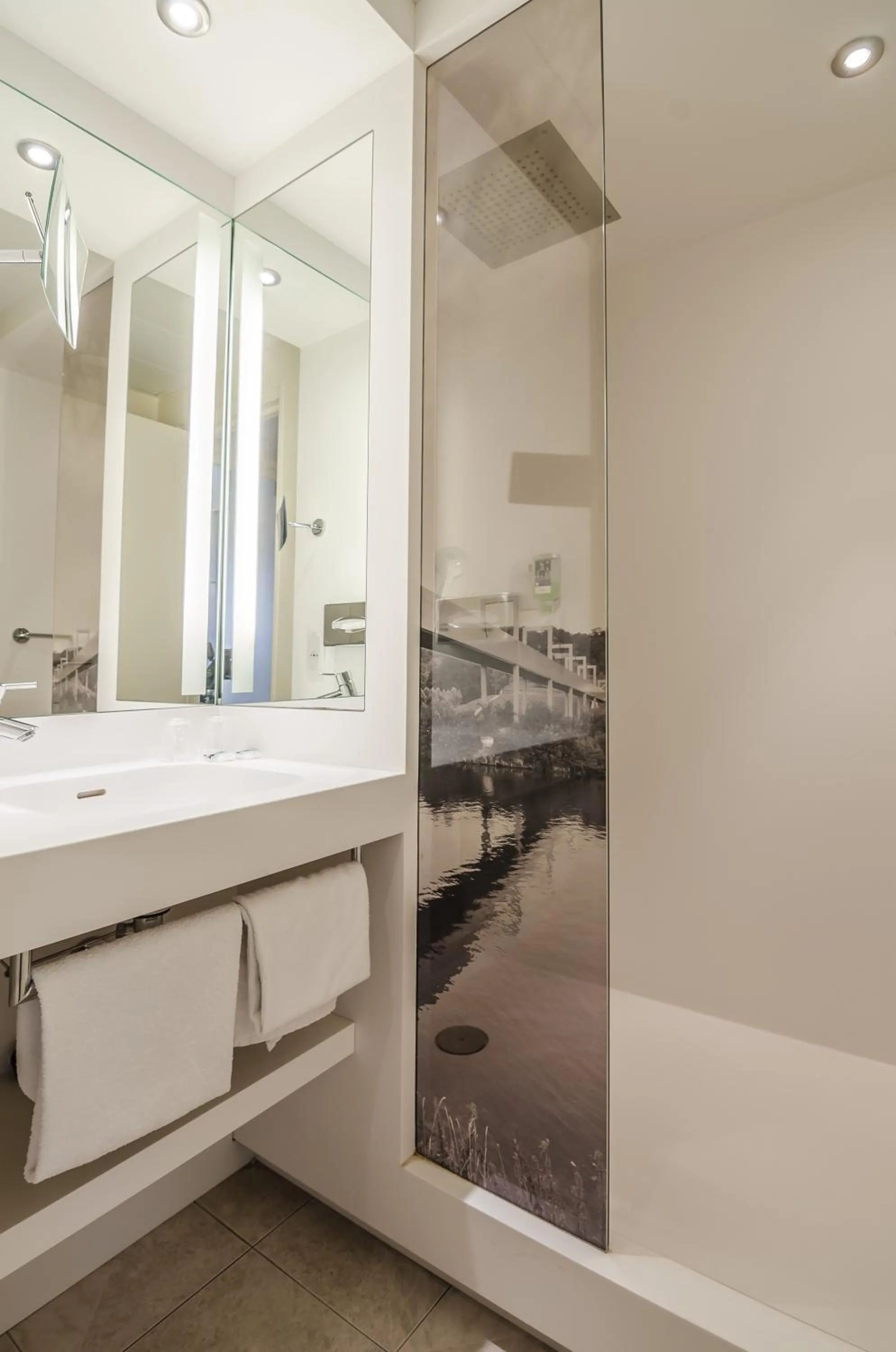 Bathroom in Mercure Cergy Pontoise Centre