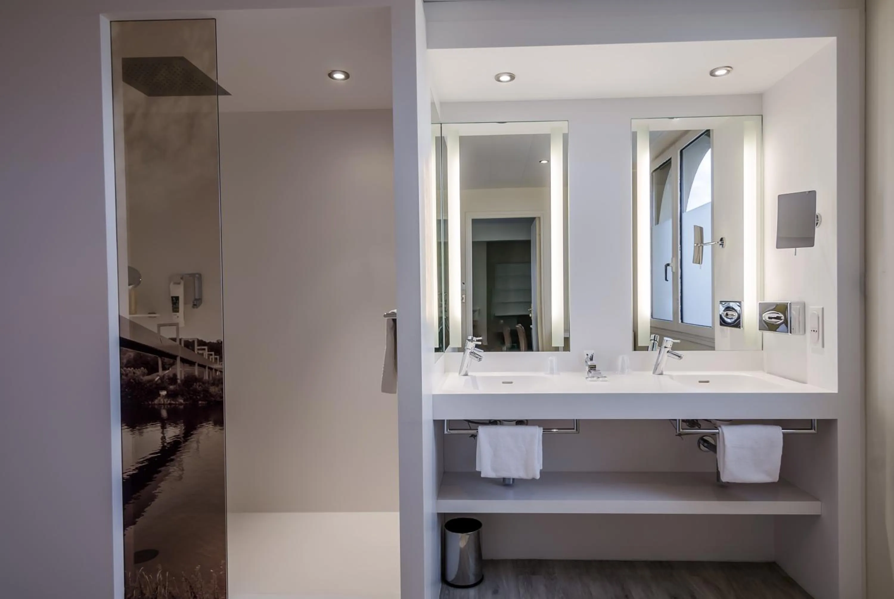 Bathroom in Mercure Cergy Pontoise Centre