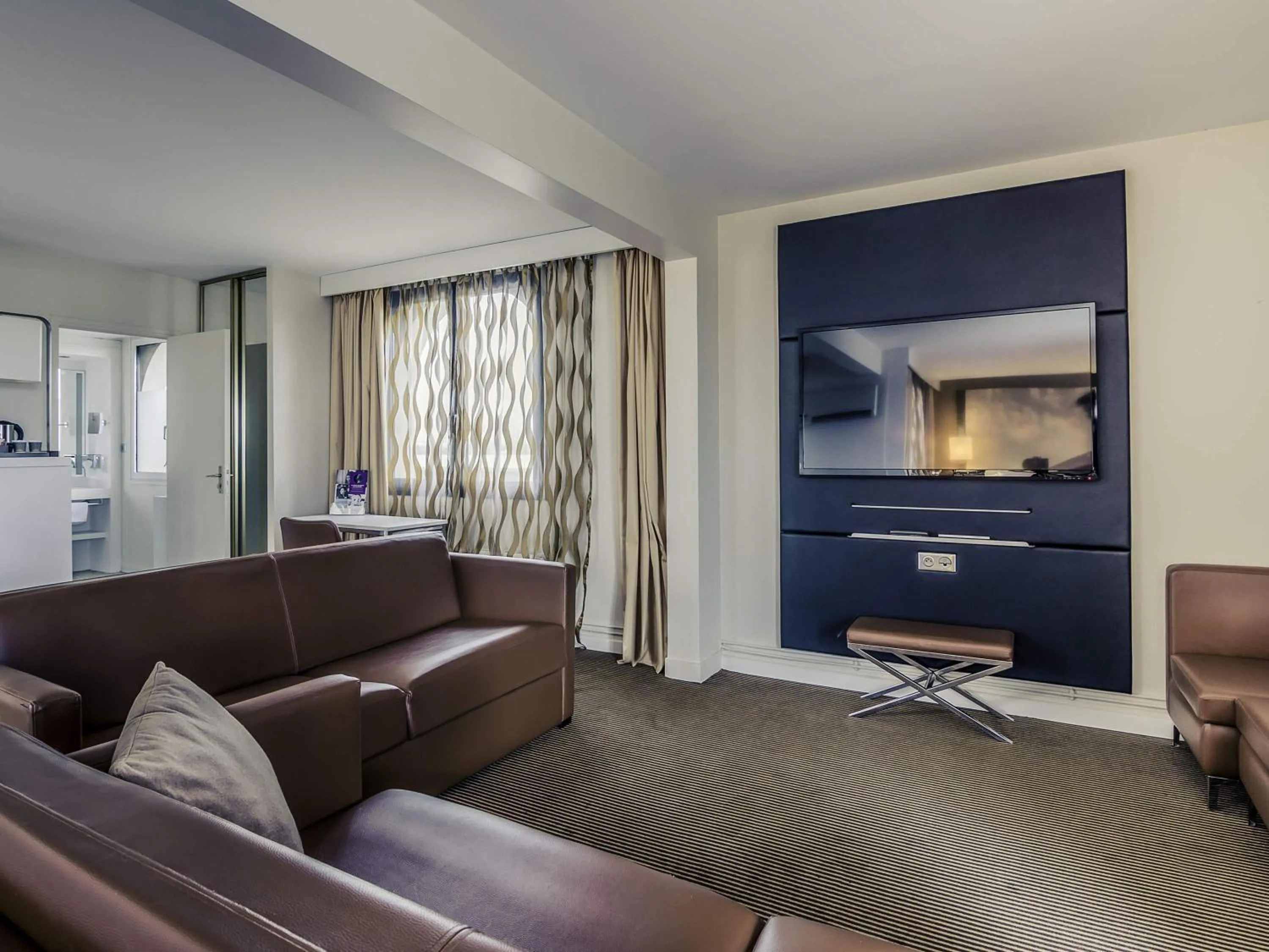 Bedroom in Mercure Cergy Pontoise Centre