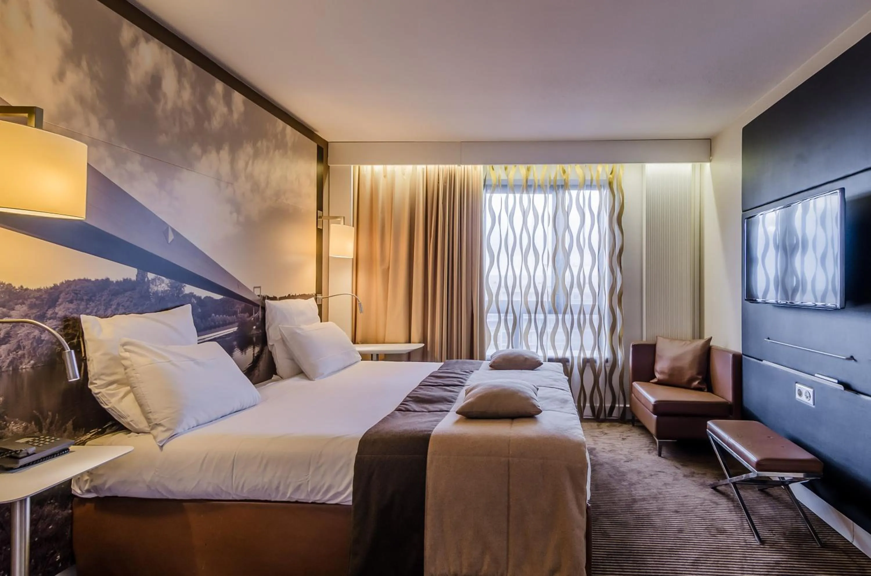 Bedroom, Bed in Mercure Cergy Pontoise Centre