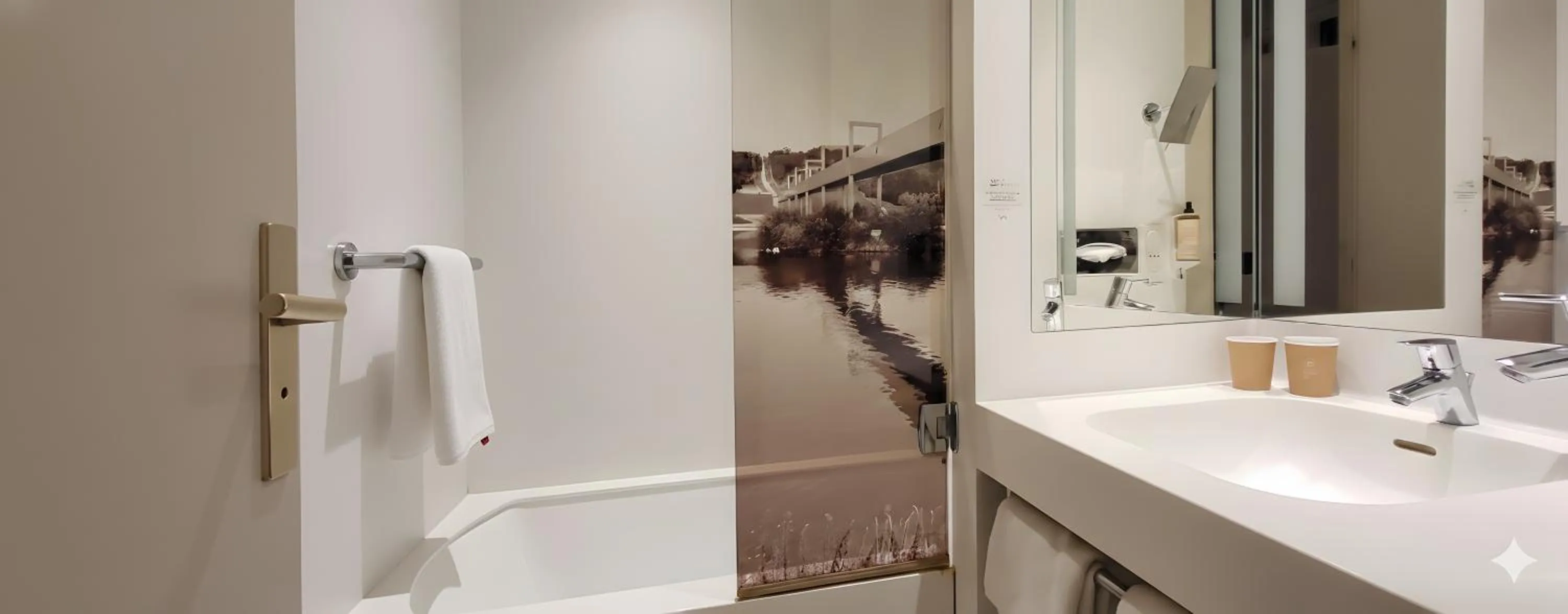 Bathroom in Mercure Cergy Pontoise Centre