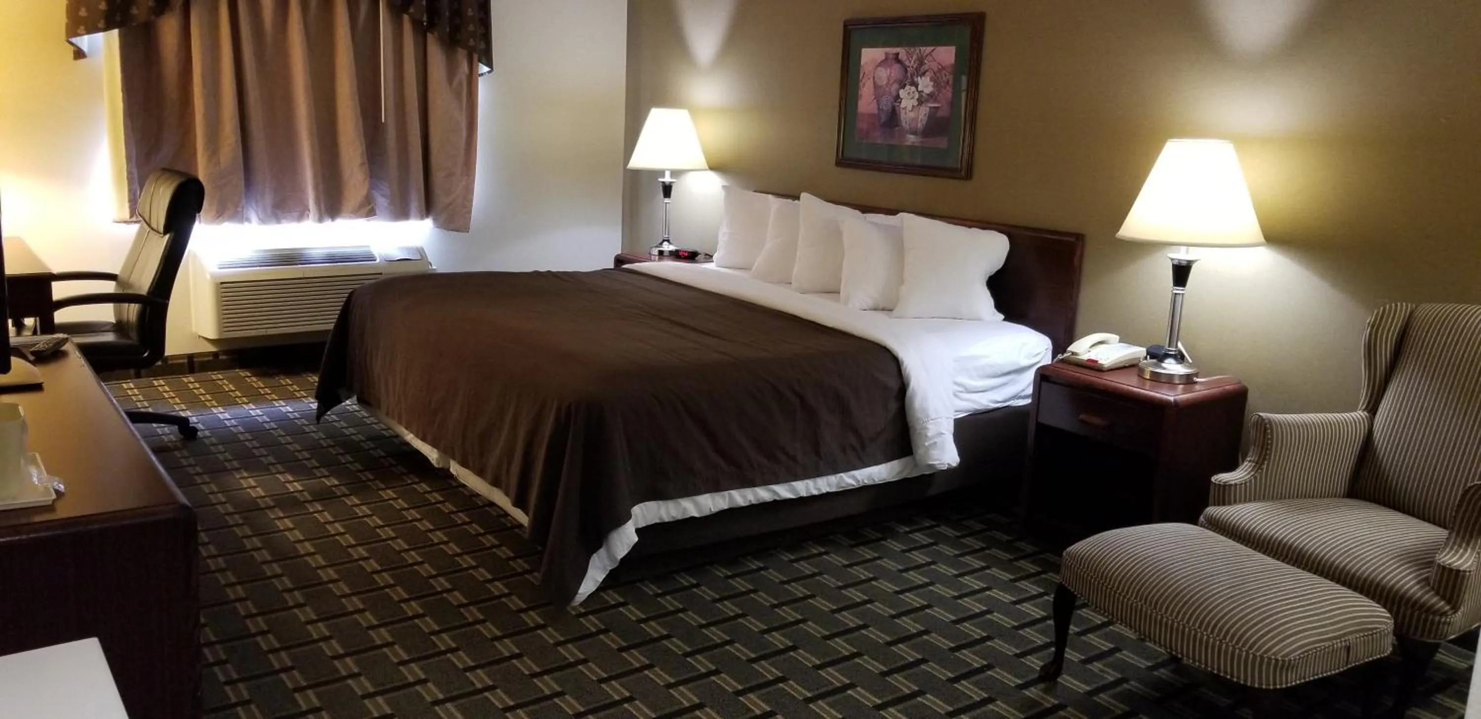 King Room - Disability Access in FairBridge Inn & Suites Batavia-Darien Amusement Park