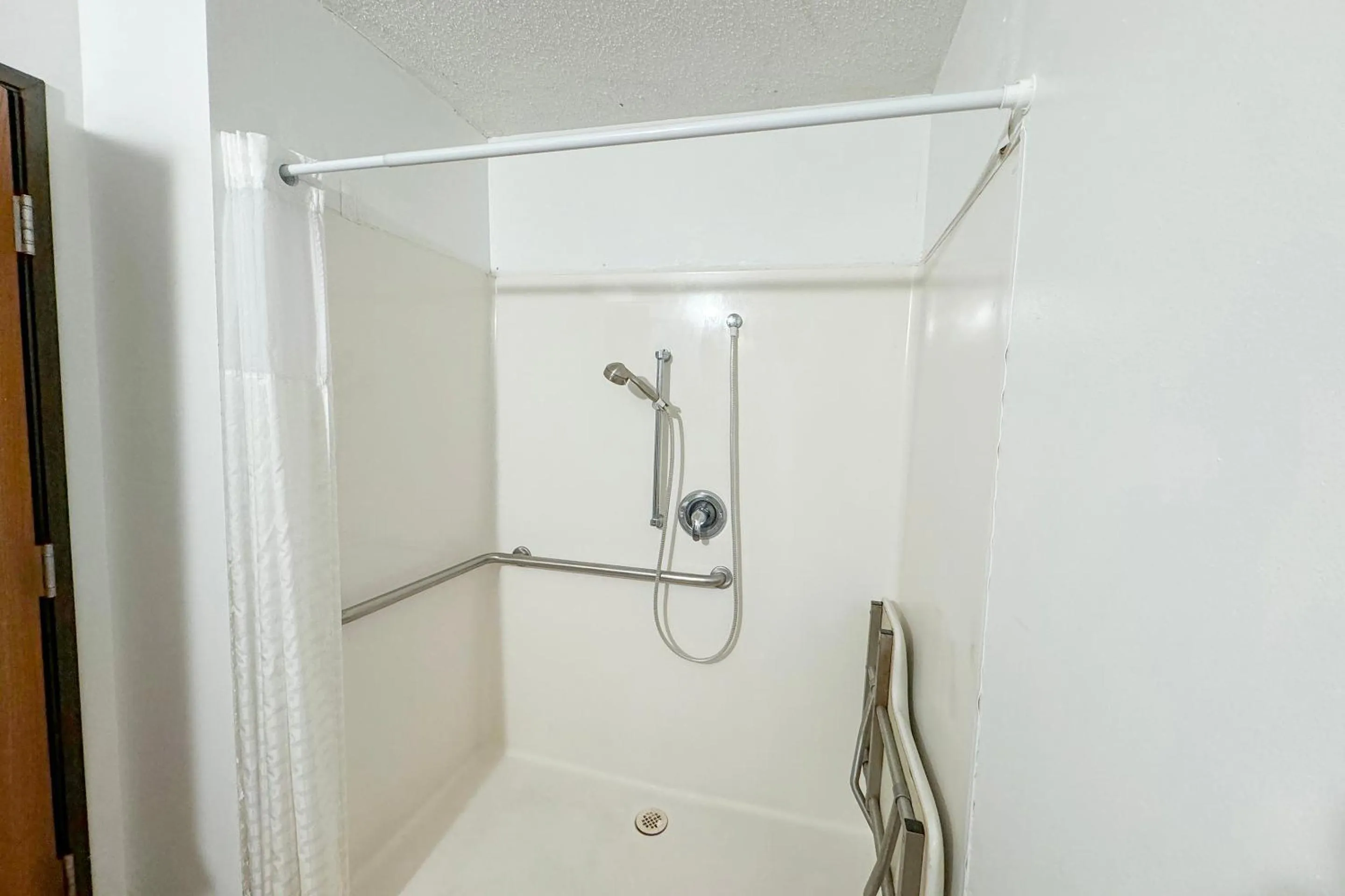 Bathroom in FairBridge Inn & Suites Batavia-Darien Amusement Park