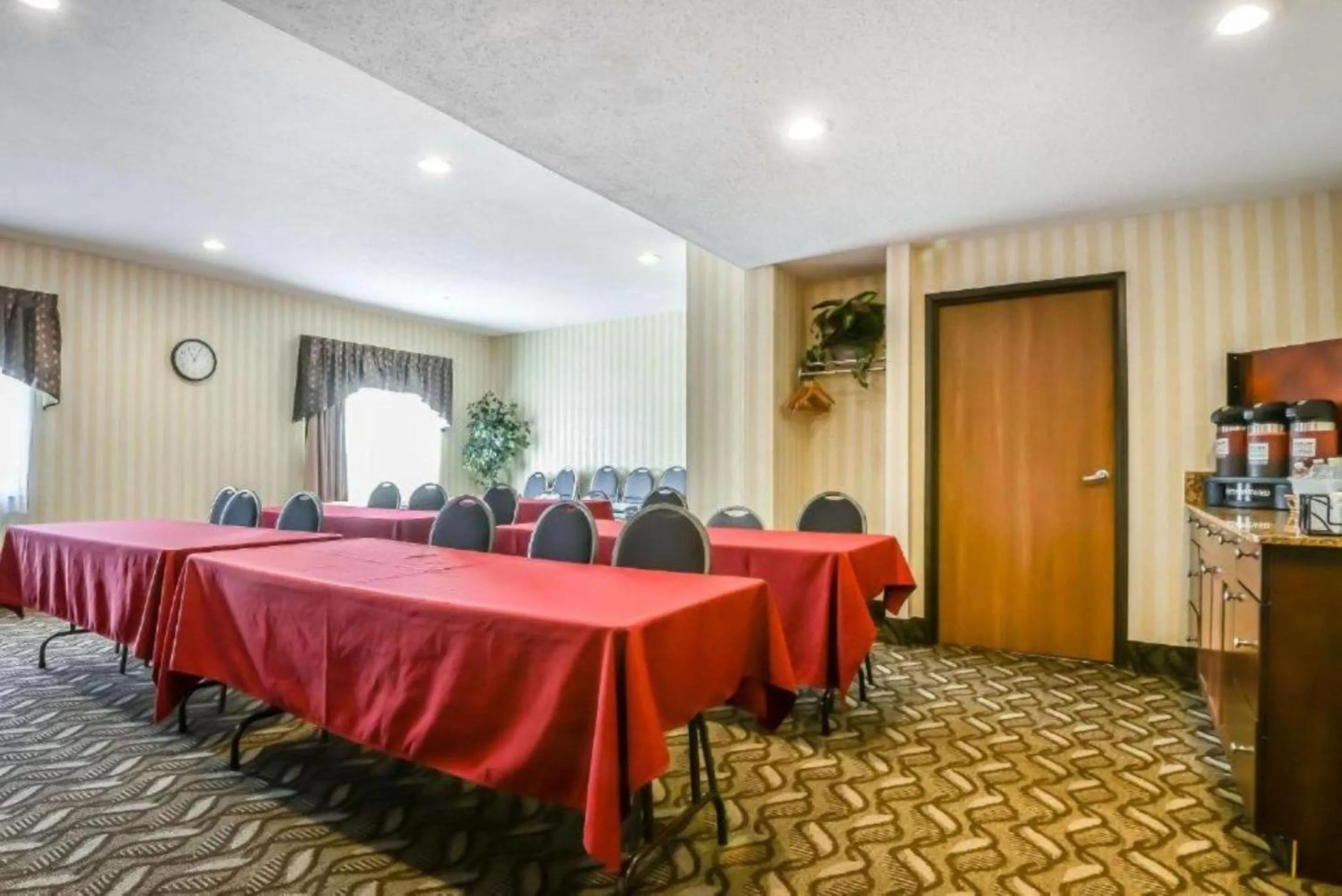 Area and facilities in FairBridge Inn & Suites Batavia-Darien Amusement Park