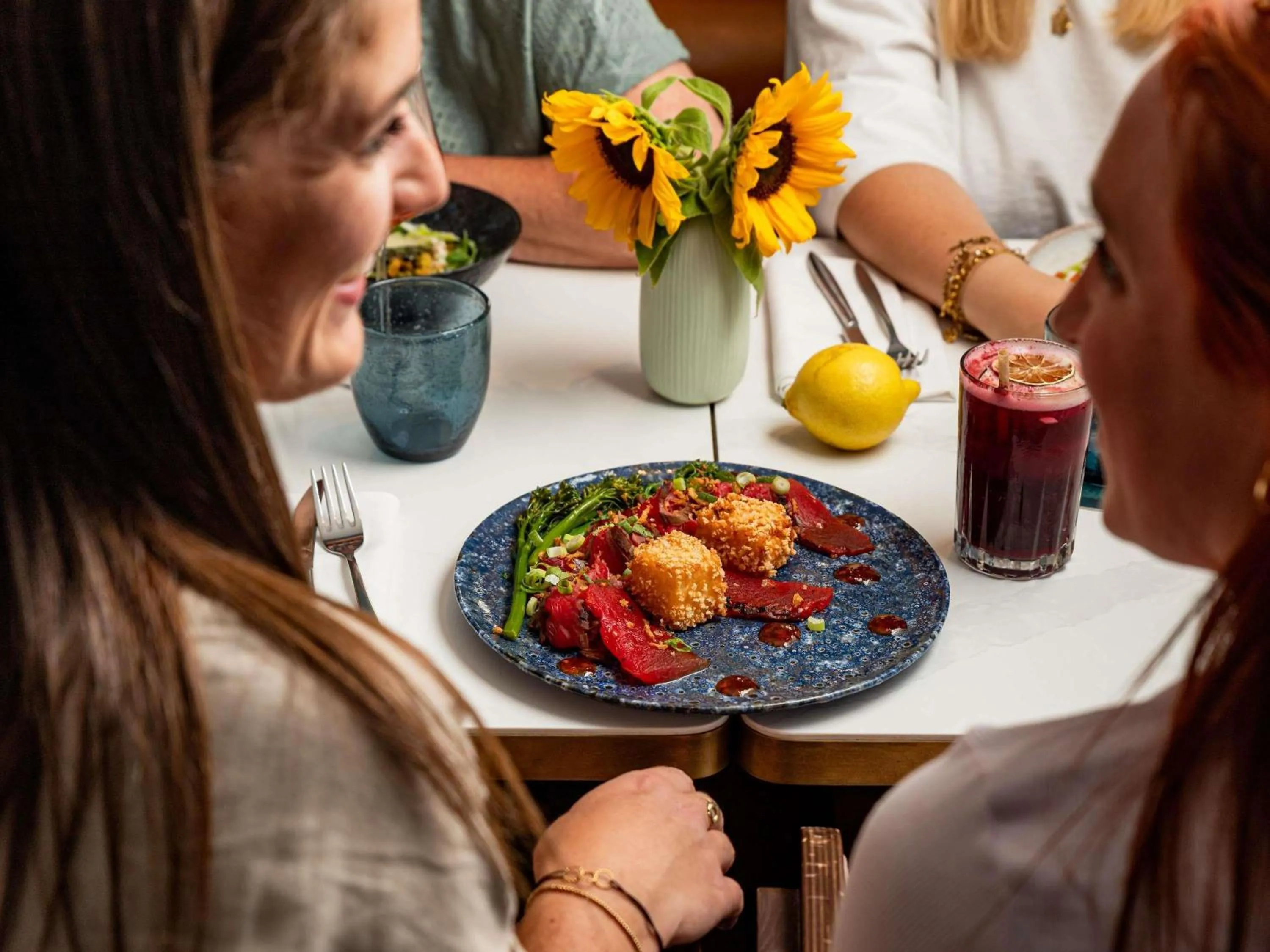 Restaurant/places to eat in Mercure La Rochelle Vieux Port