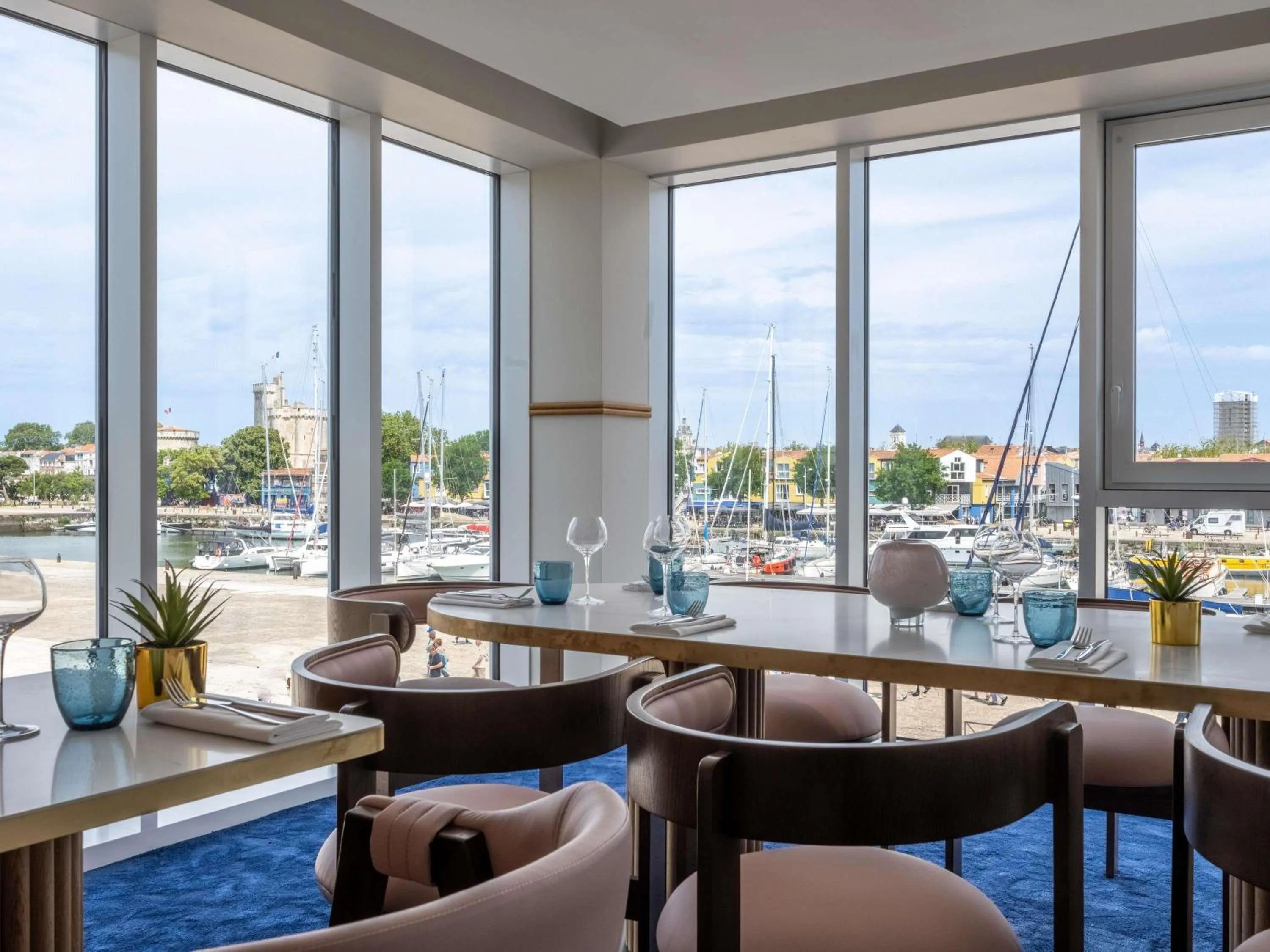 Restaurant/places to eat in Mercure La Rochelle Vieux Port