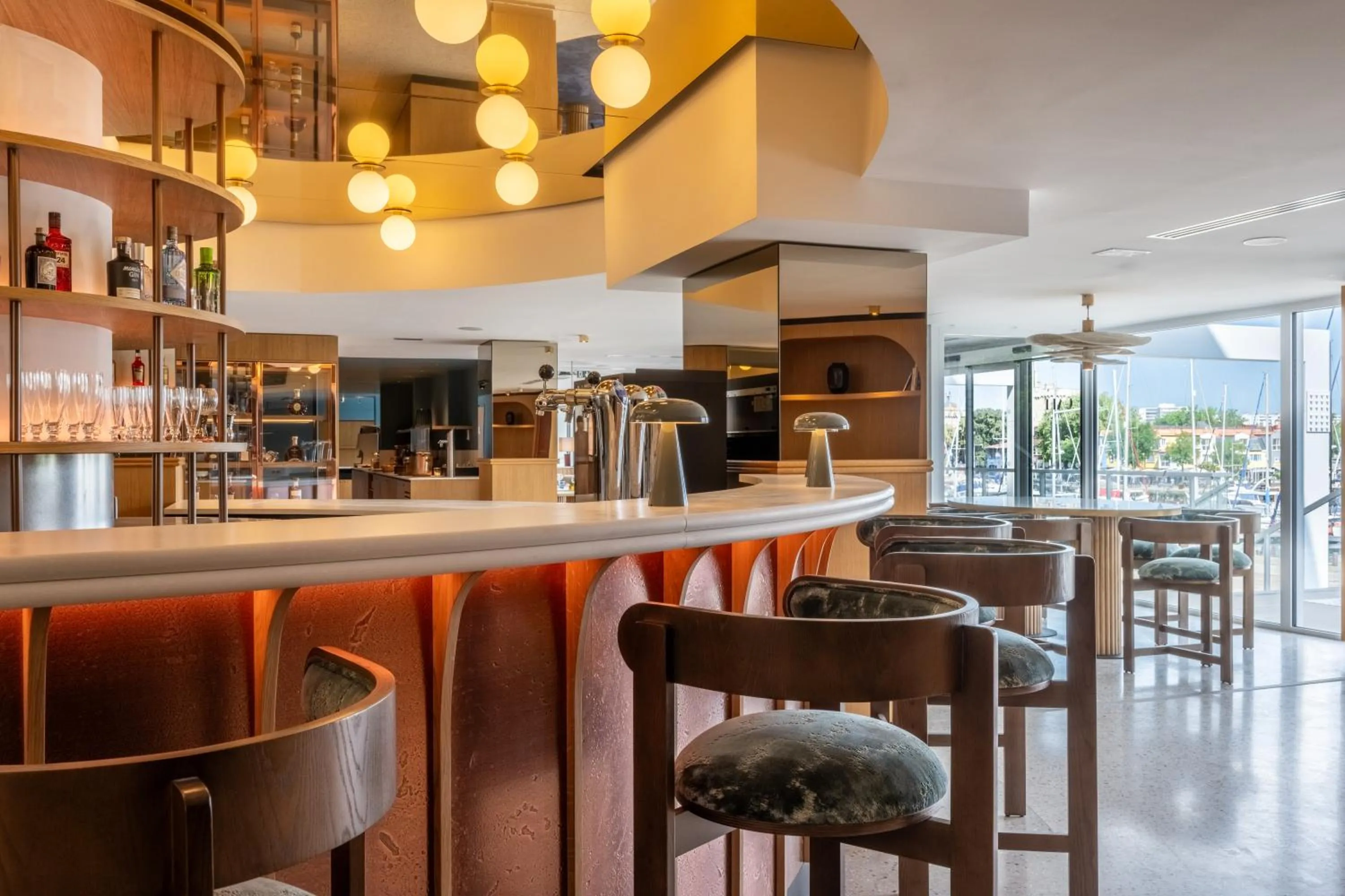 Lounge or bar in Mercure La Rochelle Vieux Port