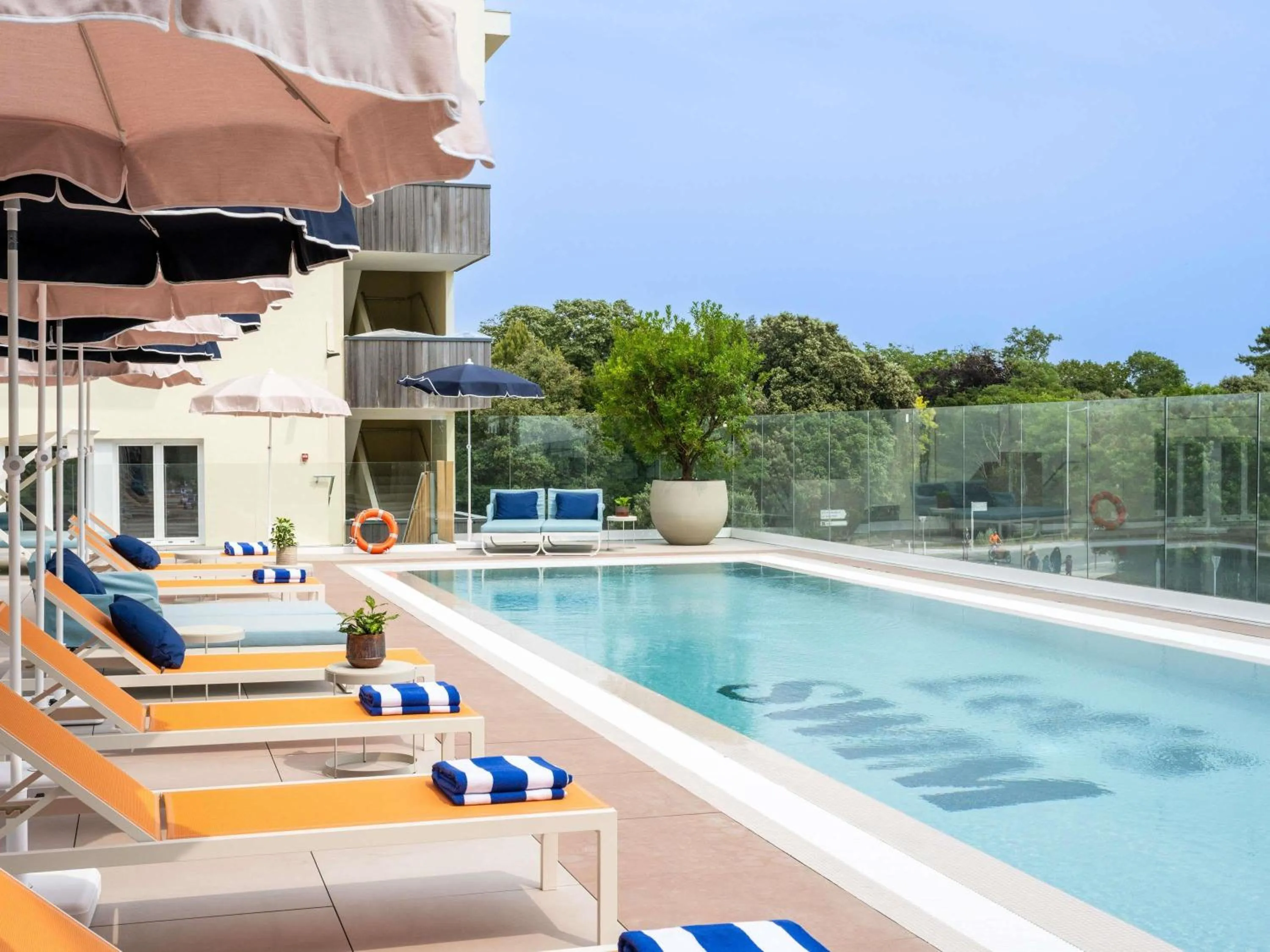 Pool view in Mercure La Rochelle Vieux Port