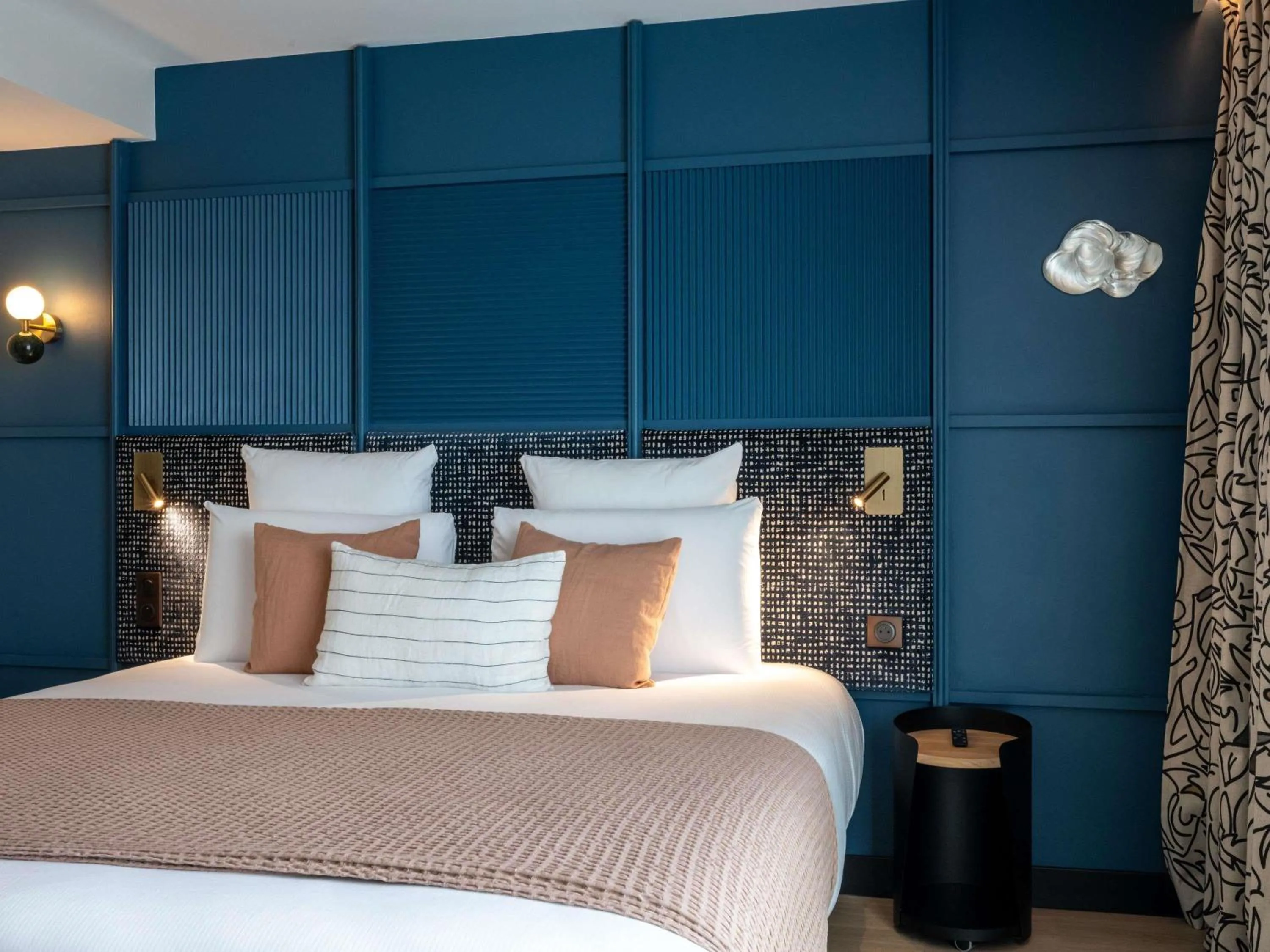 Bedroom, Bed in Mercure La Rochelle Vieux Port