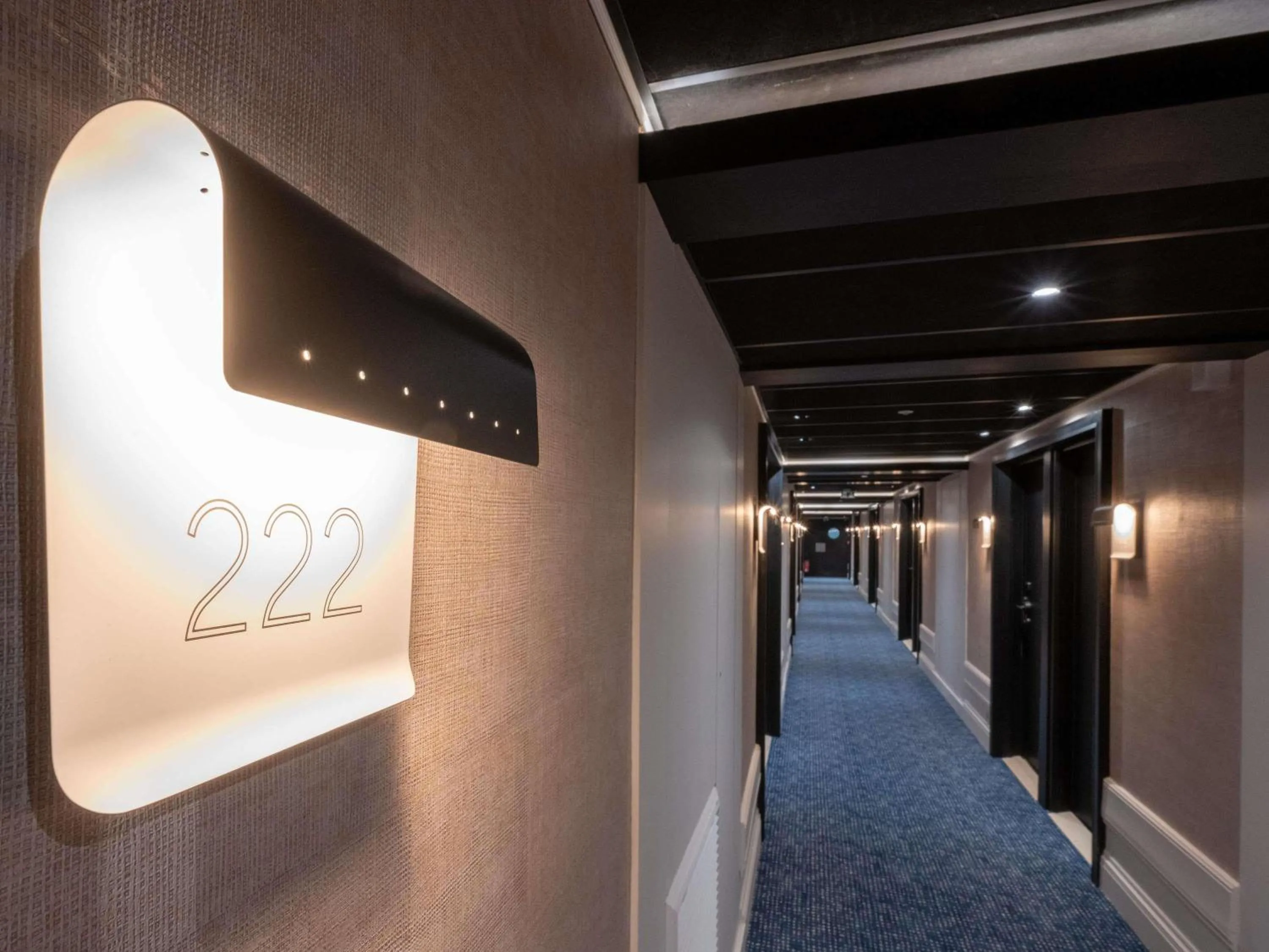 Bedroom in Mercure La Rochelle Vieux Port