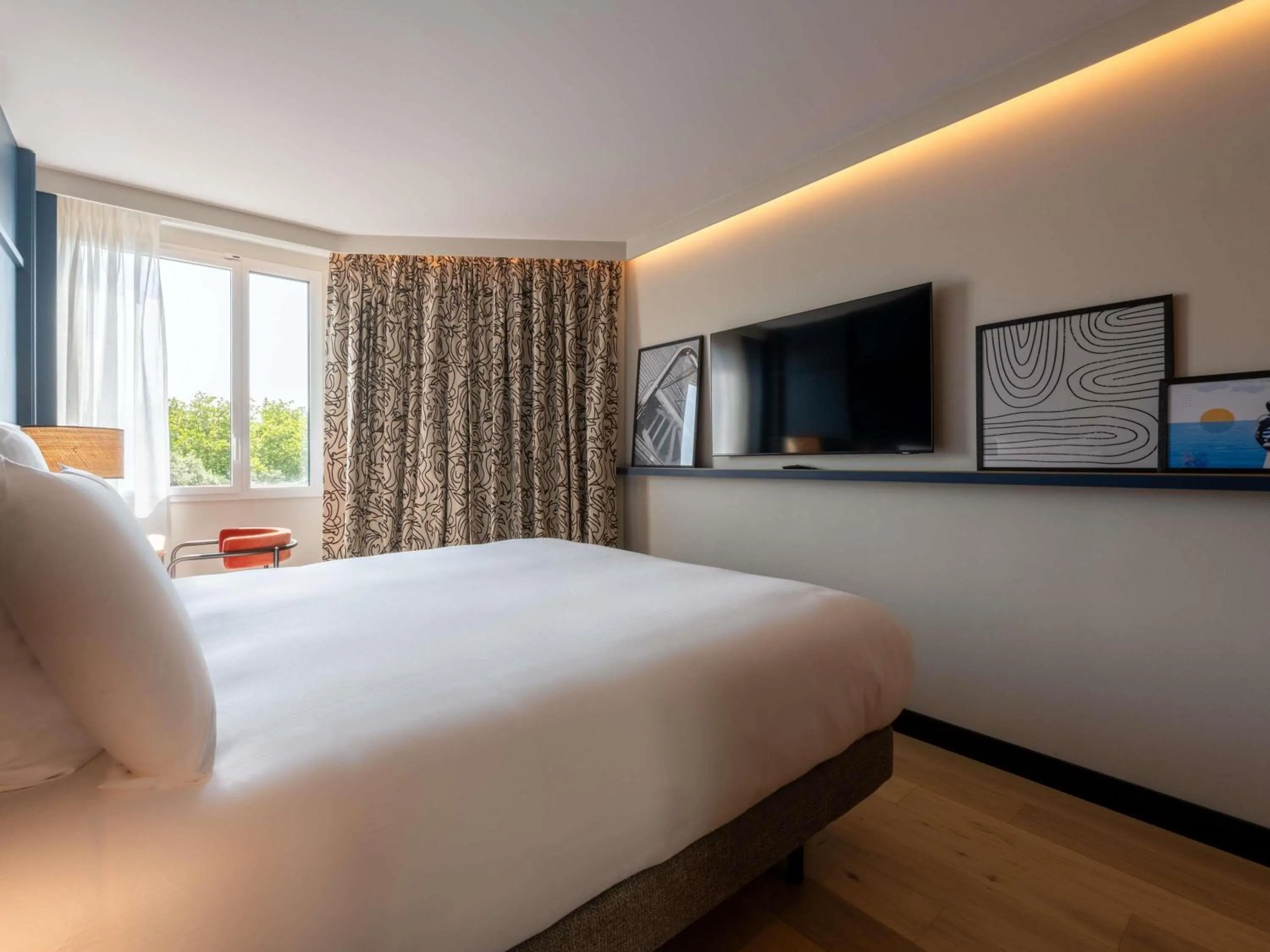 Bedroom, Bed in Mercure La Rochelle Vieux Port