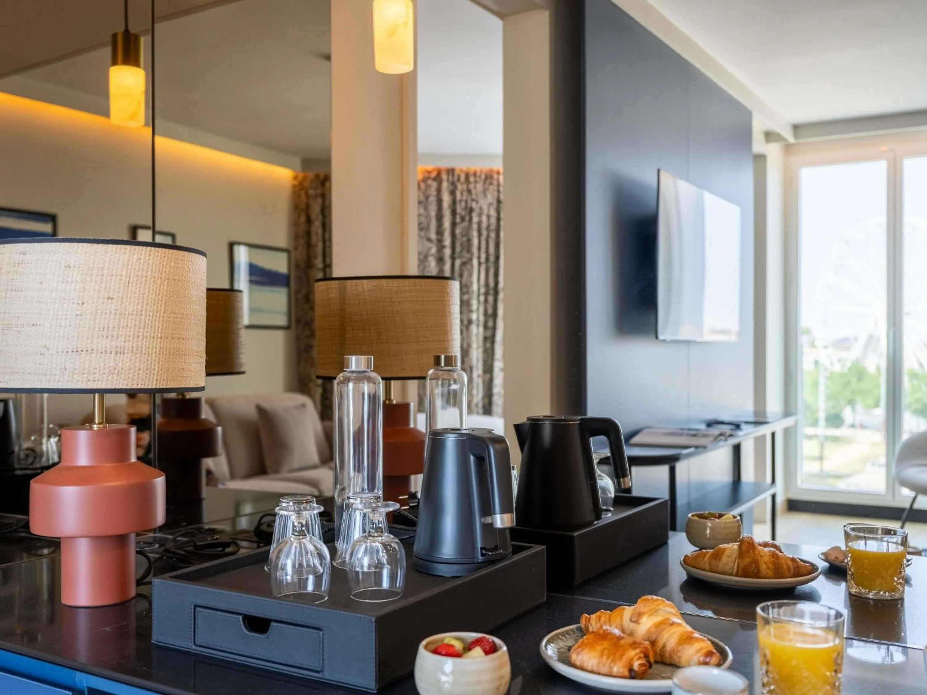 Bedroom in Mercure La Rochelle Vieux Port