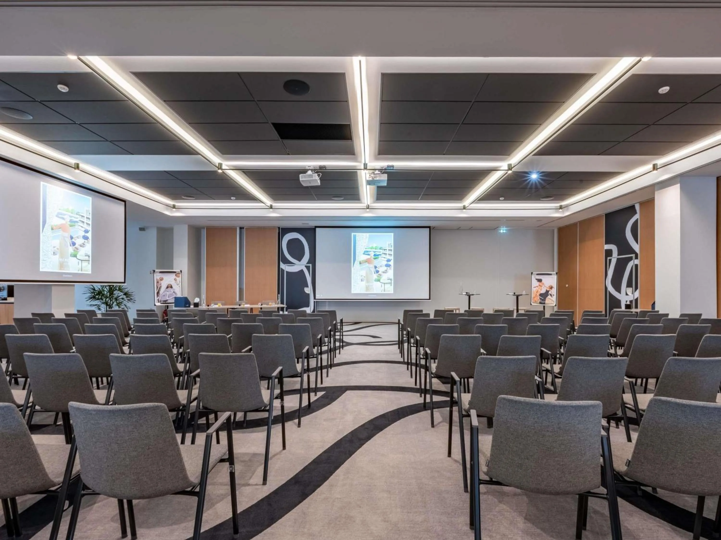 Meeting/conference room in Mercure La Rochelle Vieux Port