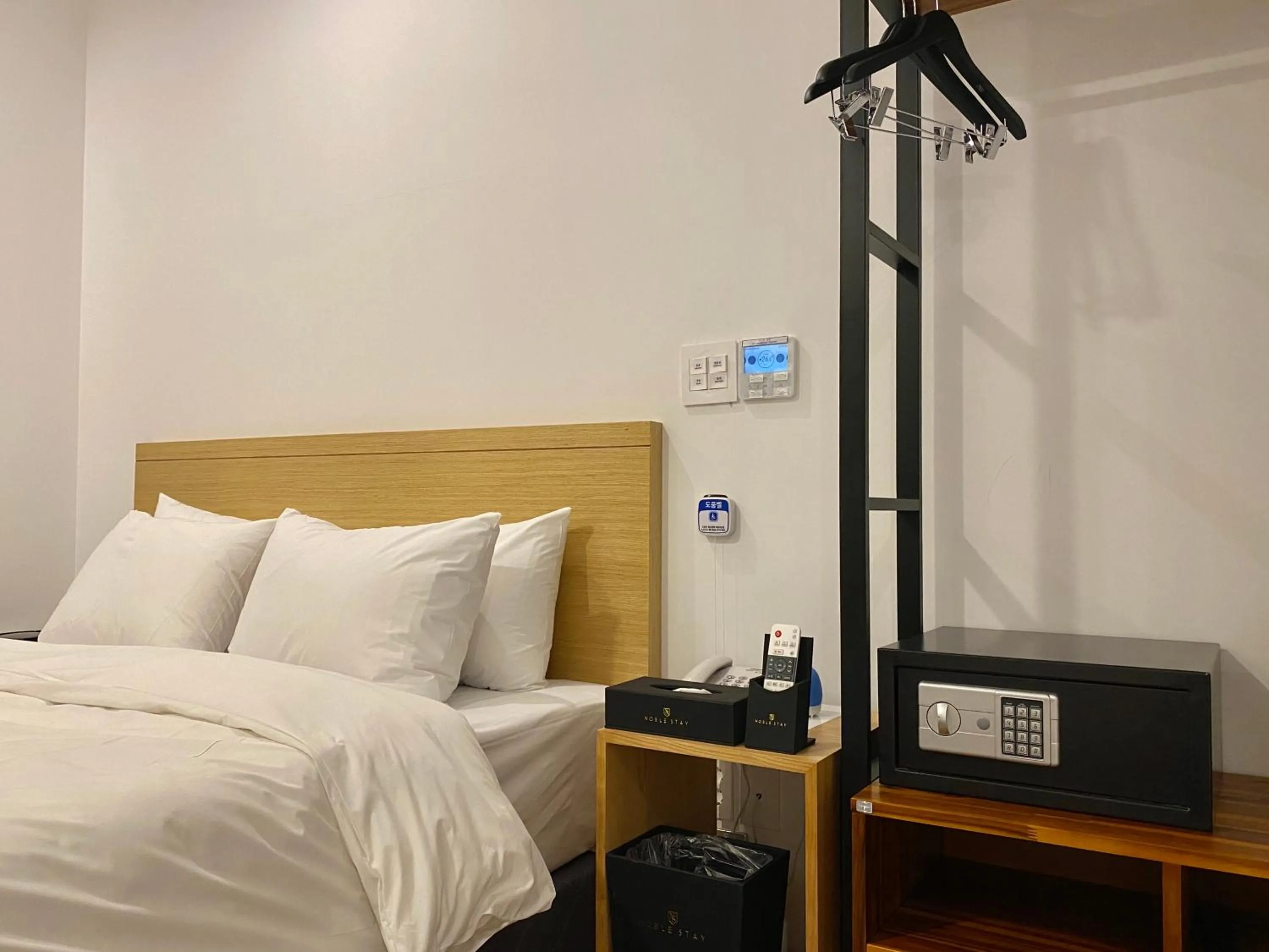 Bed in Hotel Noblestay