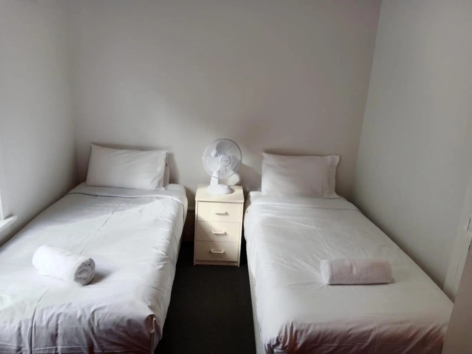 Bed in Lakeside Backpackers