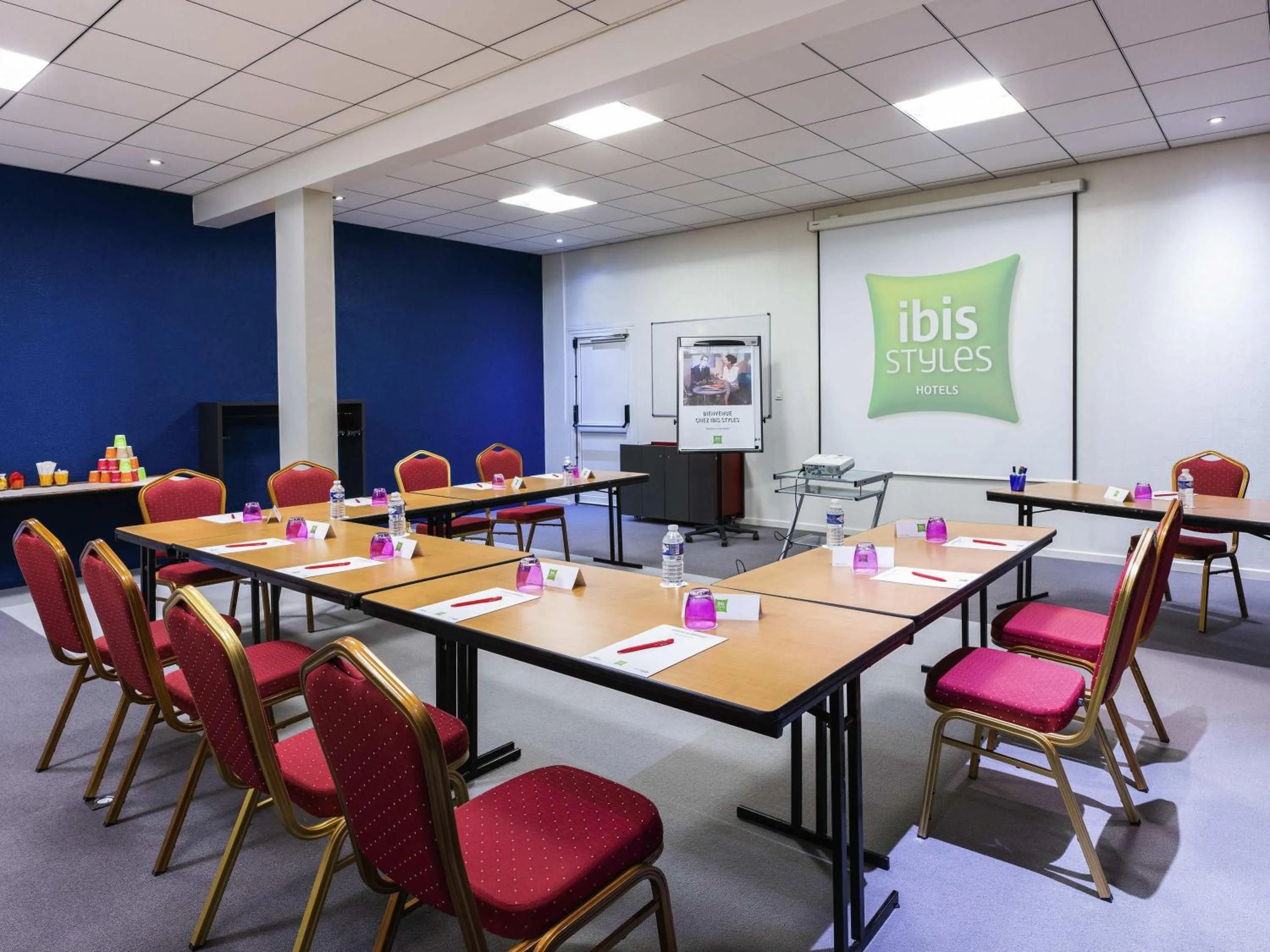 Meeting/conference room in ibis Styles Beauvais