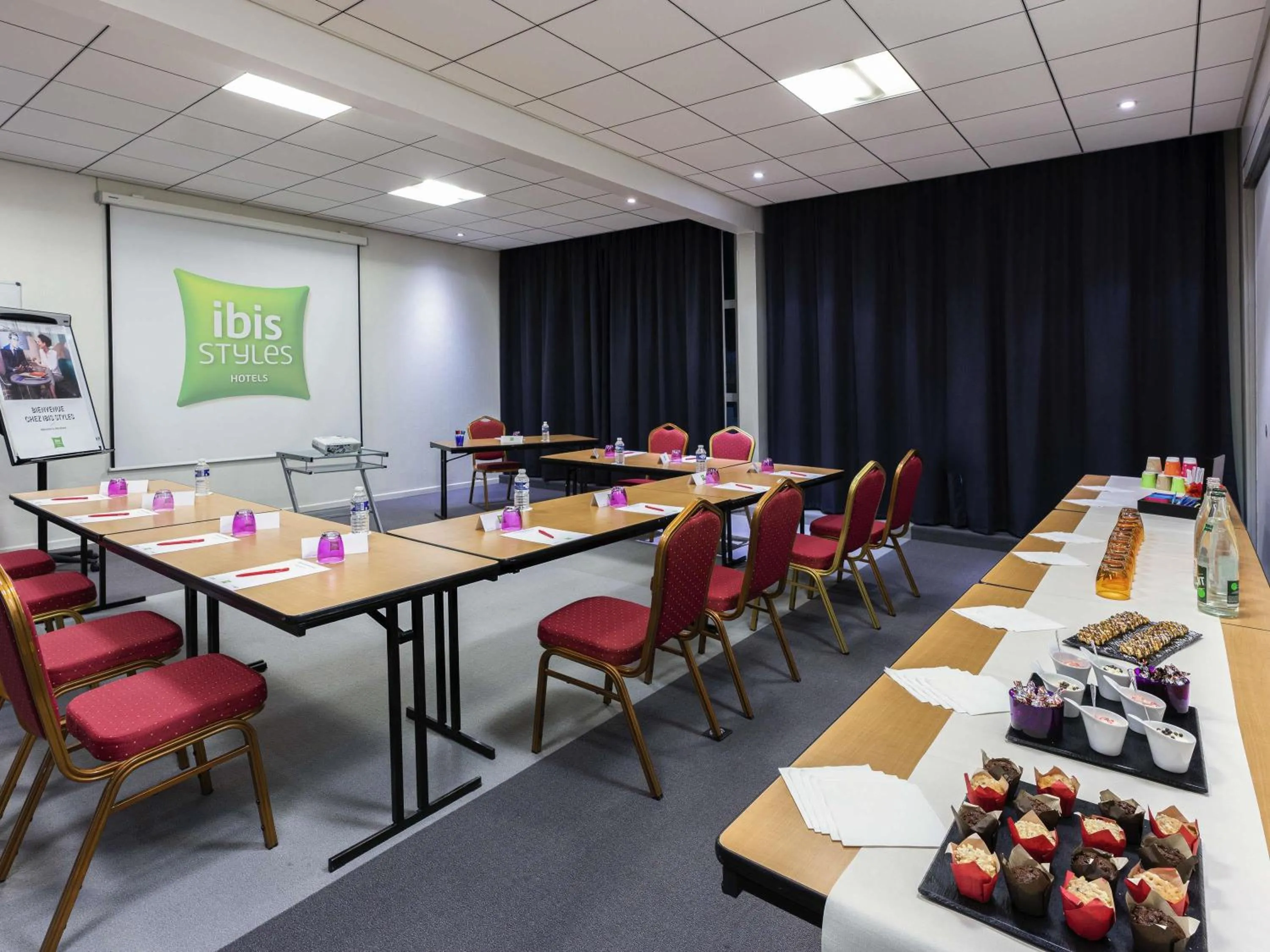 Meeting/conference room in ibis Styles Beauvais