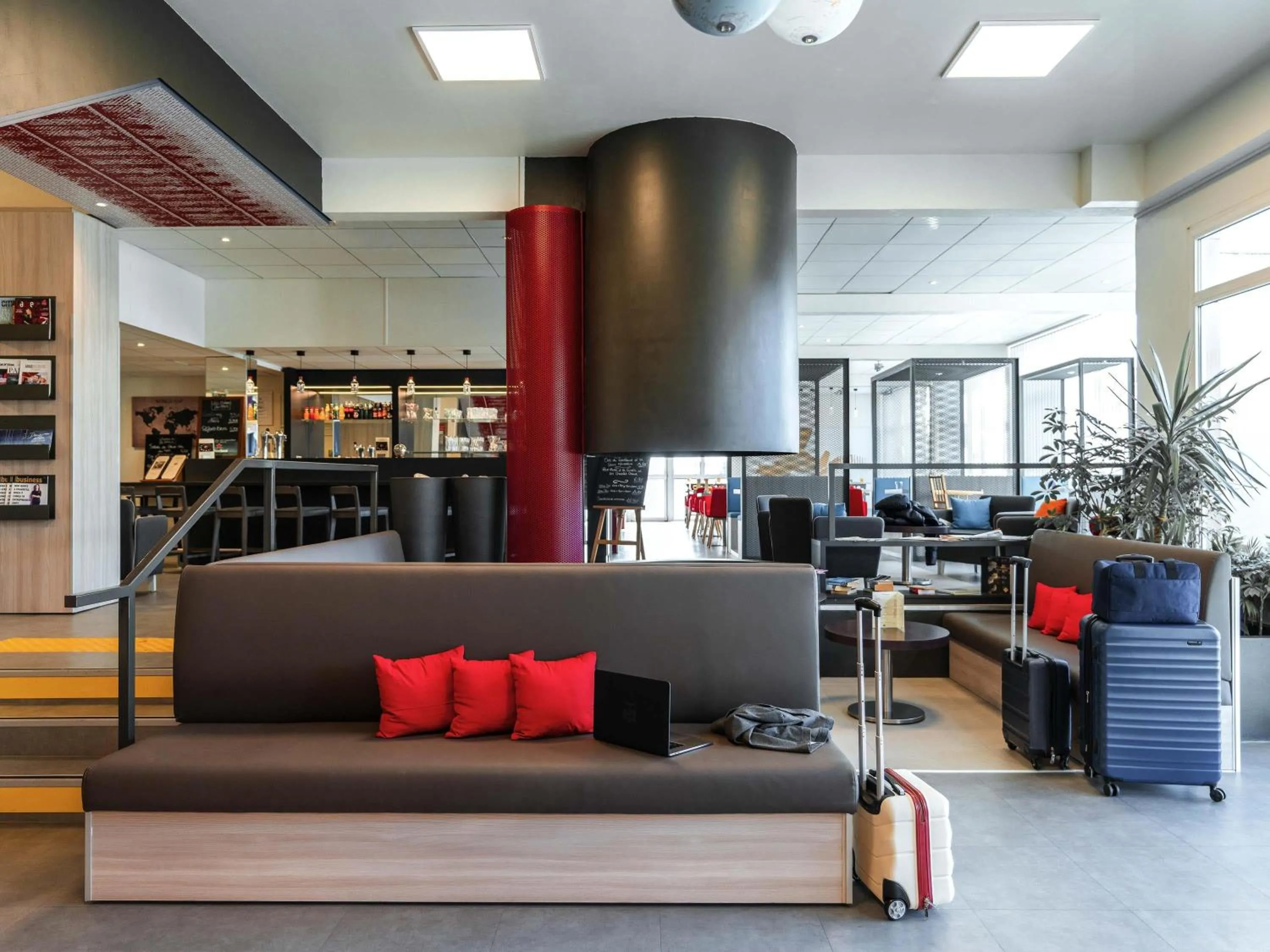 Lounge or bar in ibis Styles Beauvais