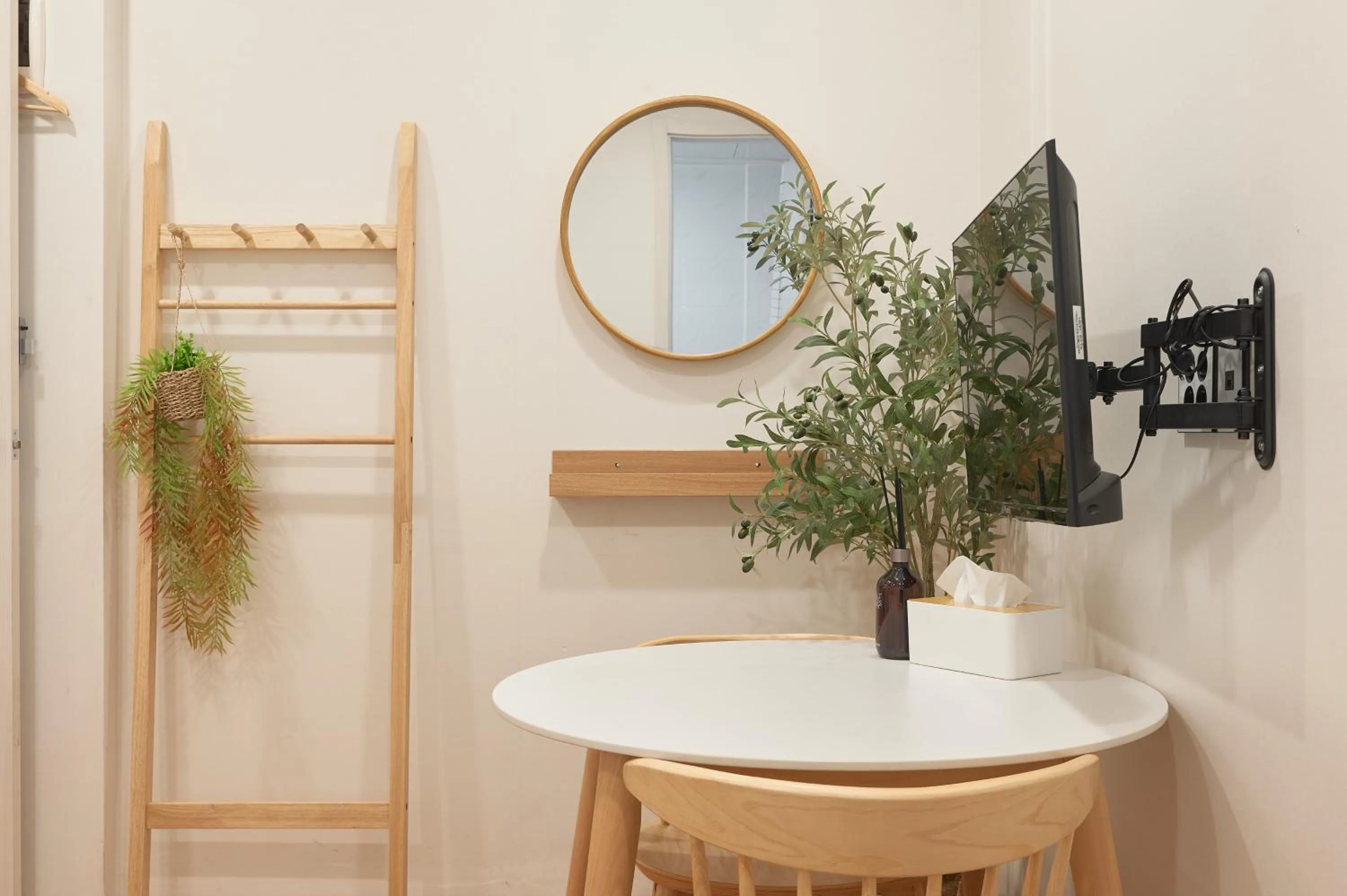 Decorative detail in Dawoo House 2 in Hongdae