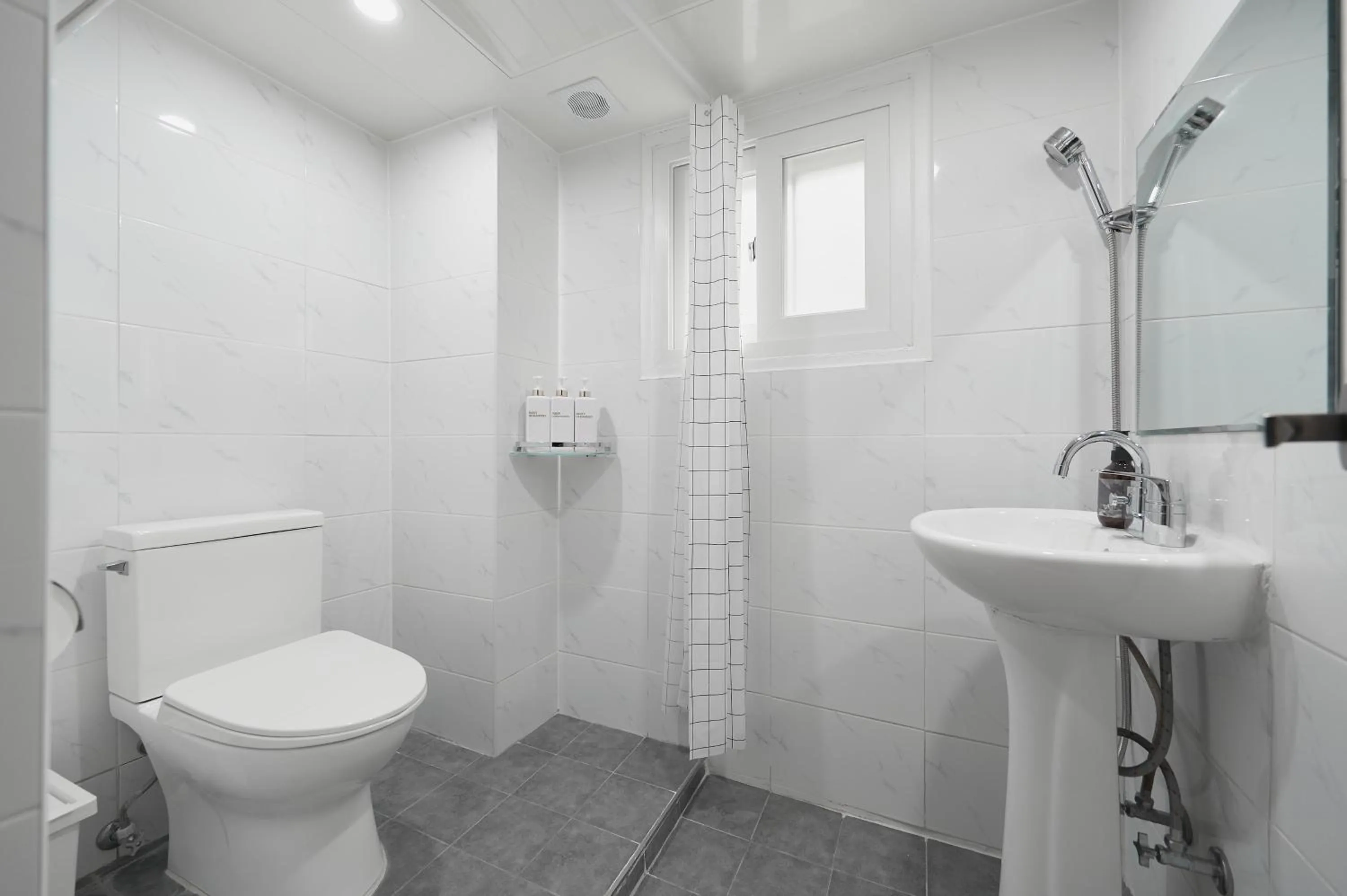 Shower in Dawoo House 2 in Hongdae