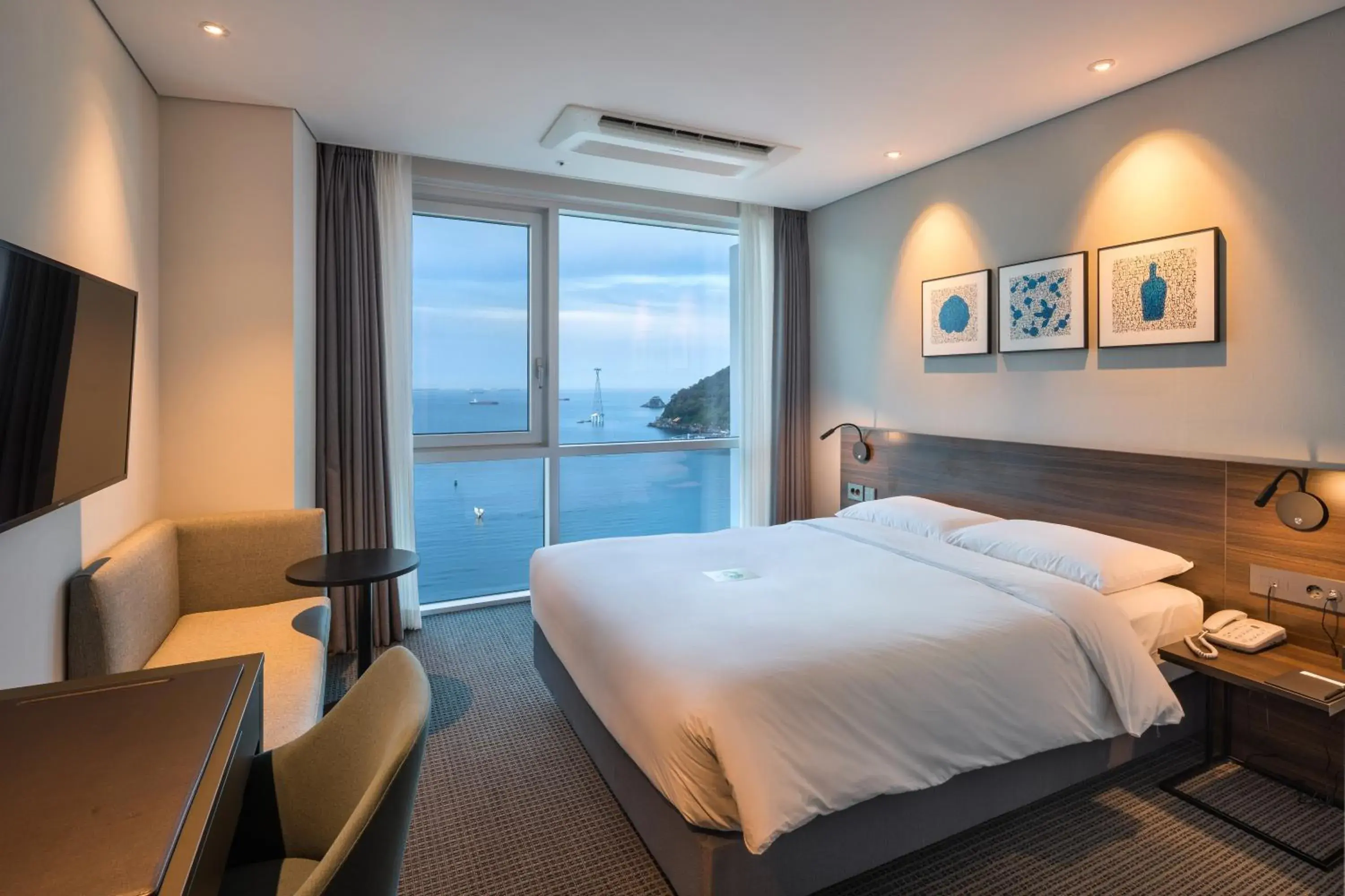 Superior Queen Room with Sea View in Grab The Ocean Songdo Superior Queen Room with Sea View in Grab The Ocean Songdo