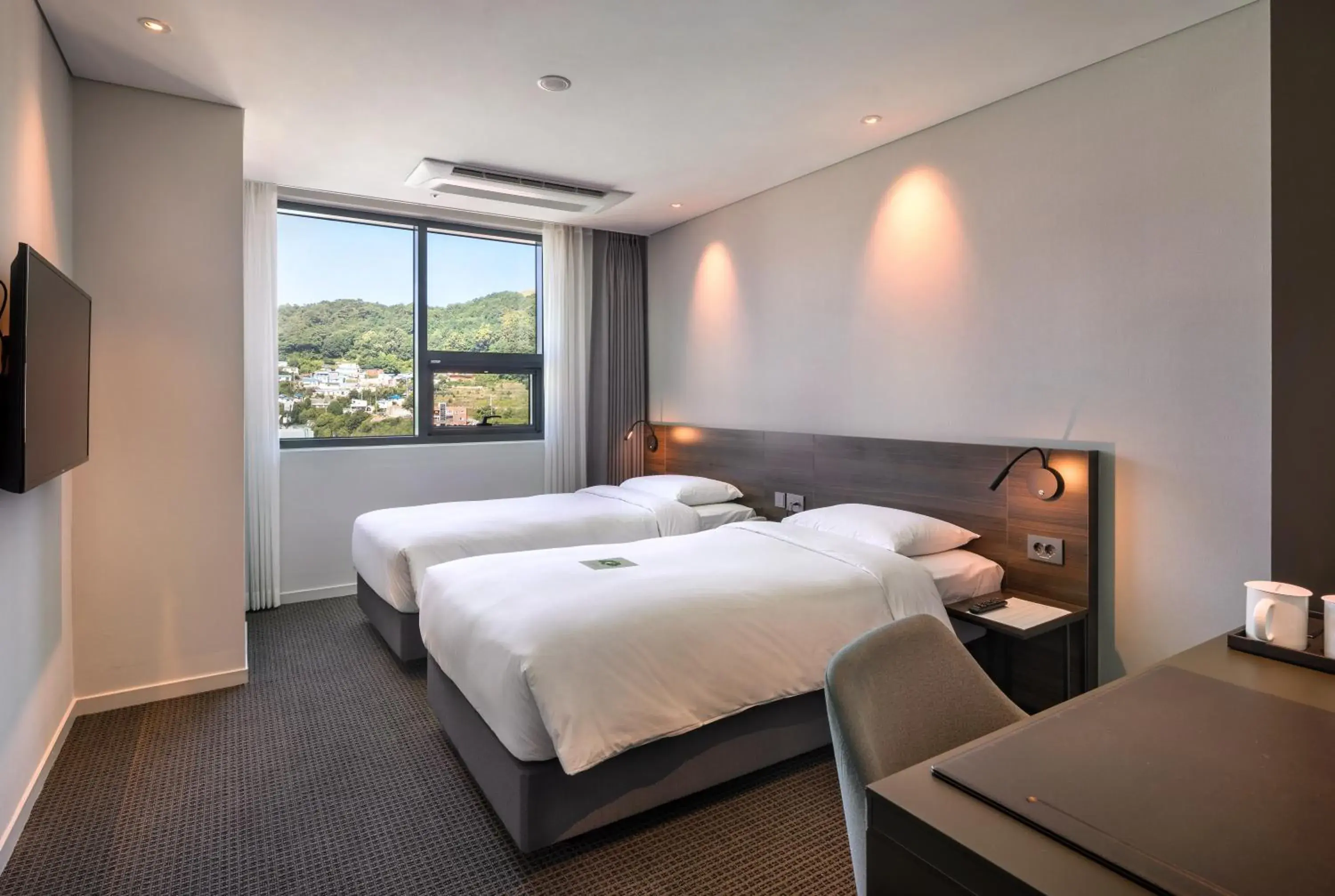 Superior Twin Room with City View in Grab The Ocean Songdo Superior Twin Room with City View in Grab The Ocean Songdo
