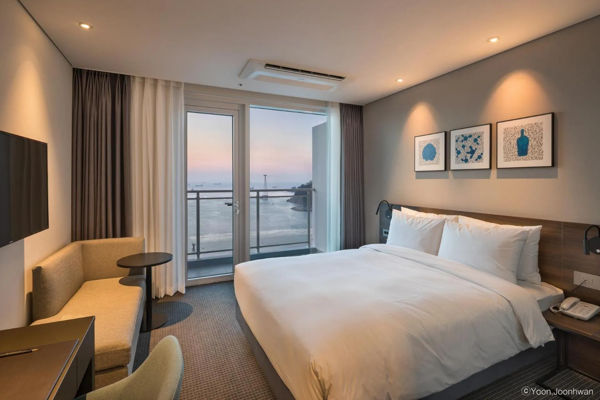 Photo of the whole room, Bed in Grab The Ocean Songdo